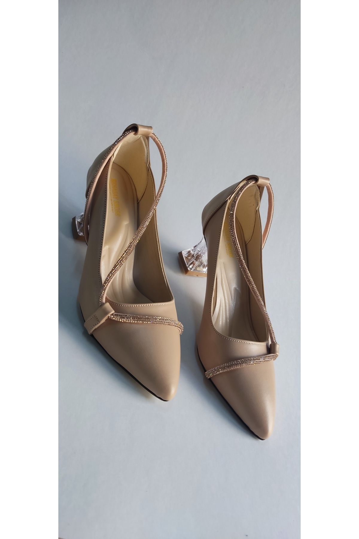 Pointed sole deals heels