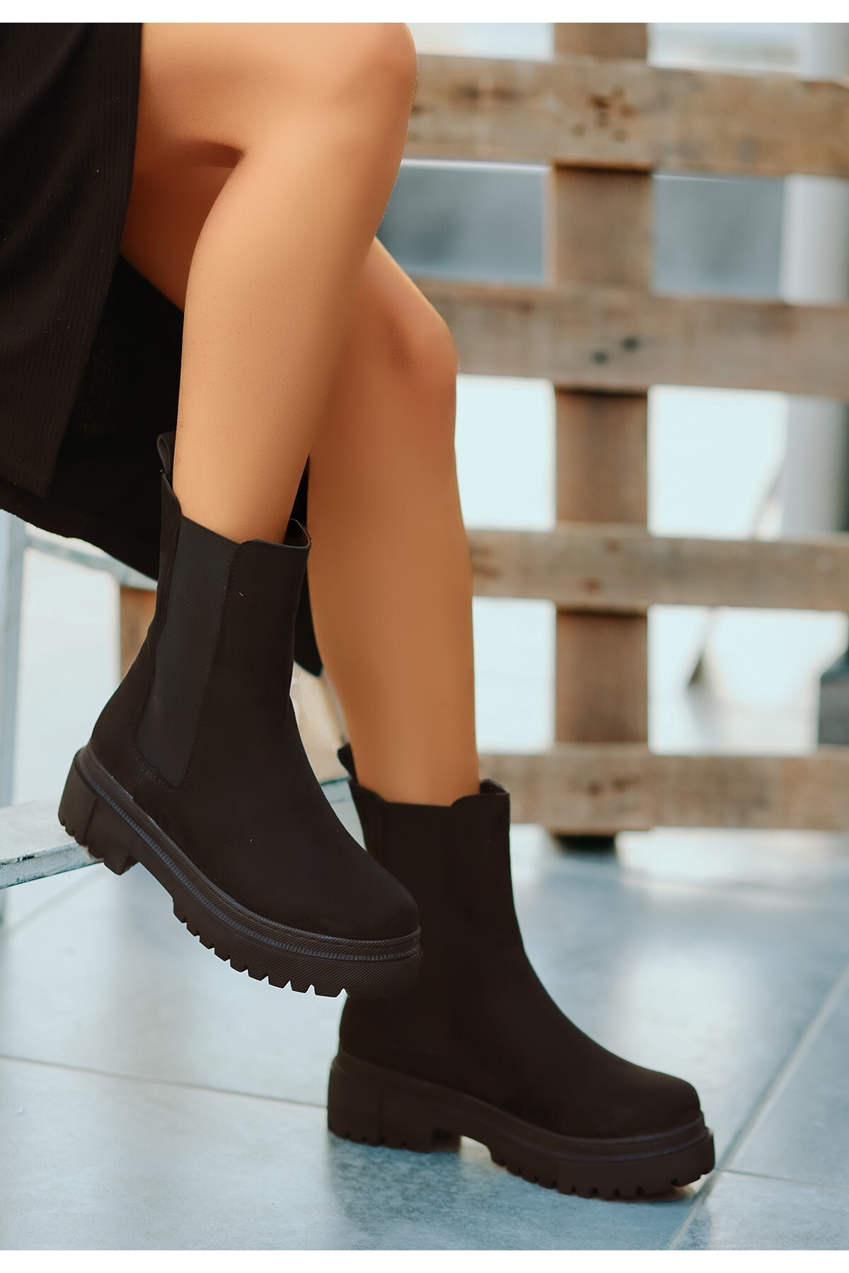 Derla Siyah Süet Topuklu Bot