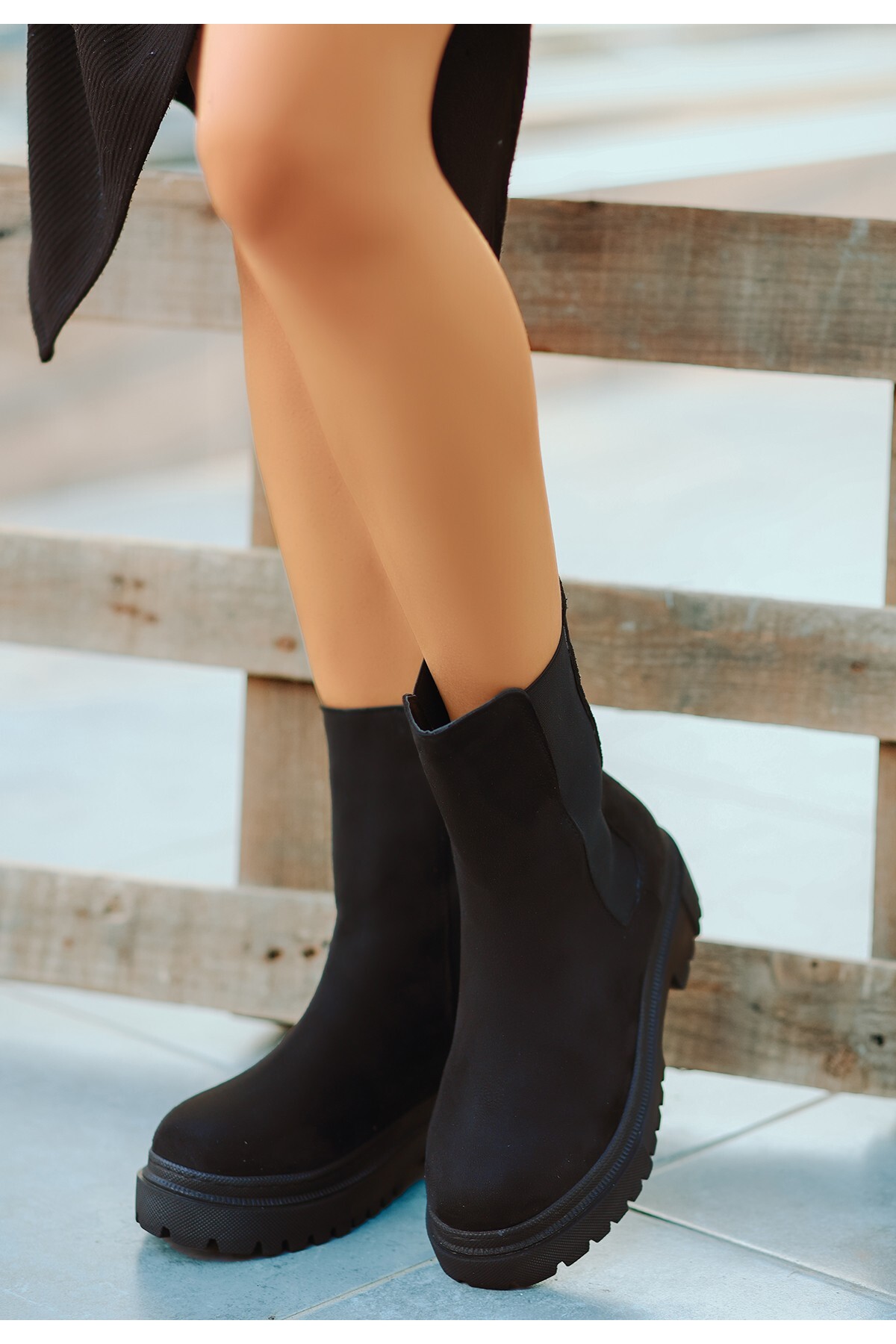 Derla Siyah Süet Topuklu Bot