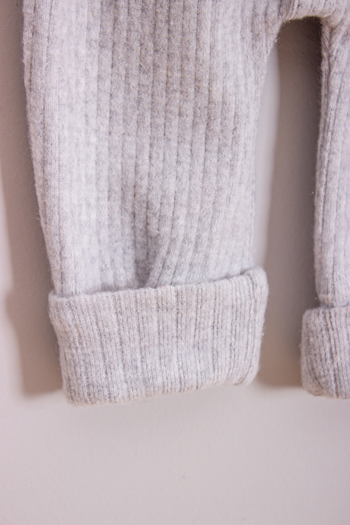 ADABEBEK Ahşap Düğmeli Kapşonlu Fitilli Tarz Şapkalı Bebek Tulum fotoğrafı 5 (önizleme)