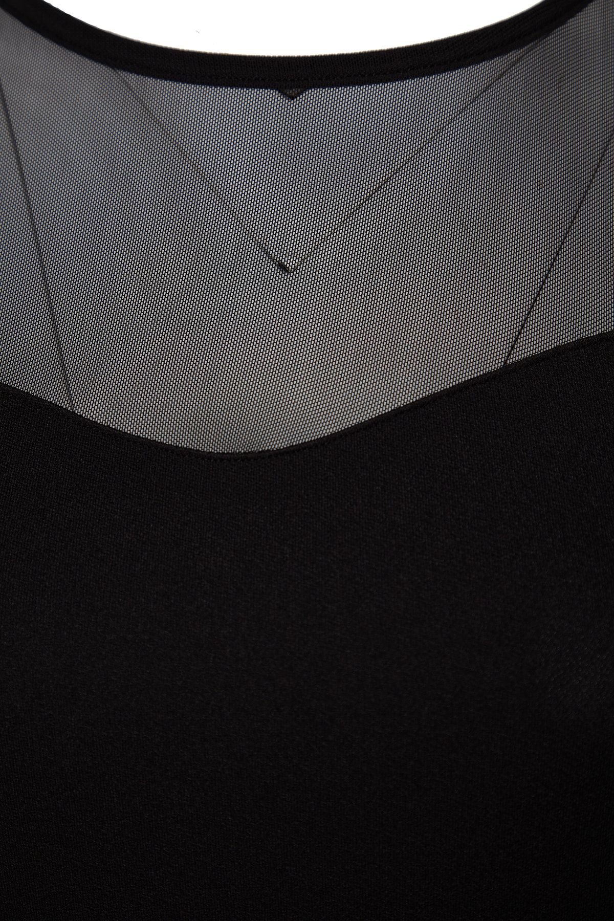 Trendyol Curve-Schwarze, detaillierte Strickbluse aus Tüll mit herzförmigem Ausschnitt TBBAW24AF00015 7