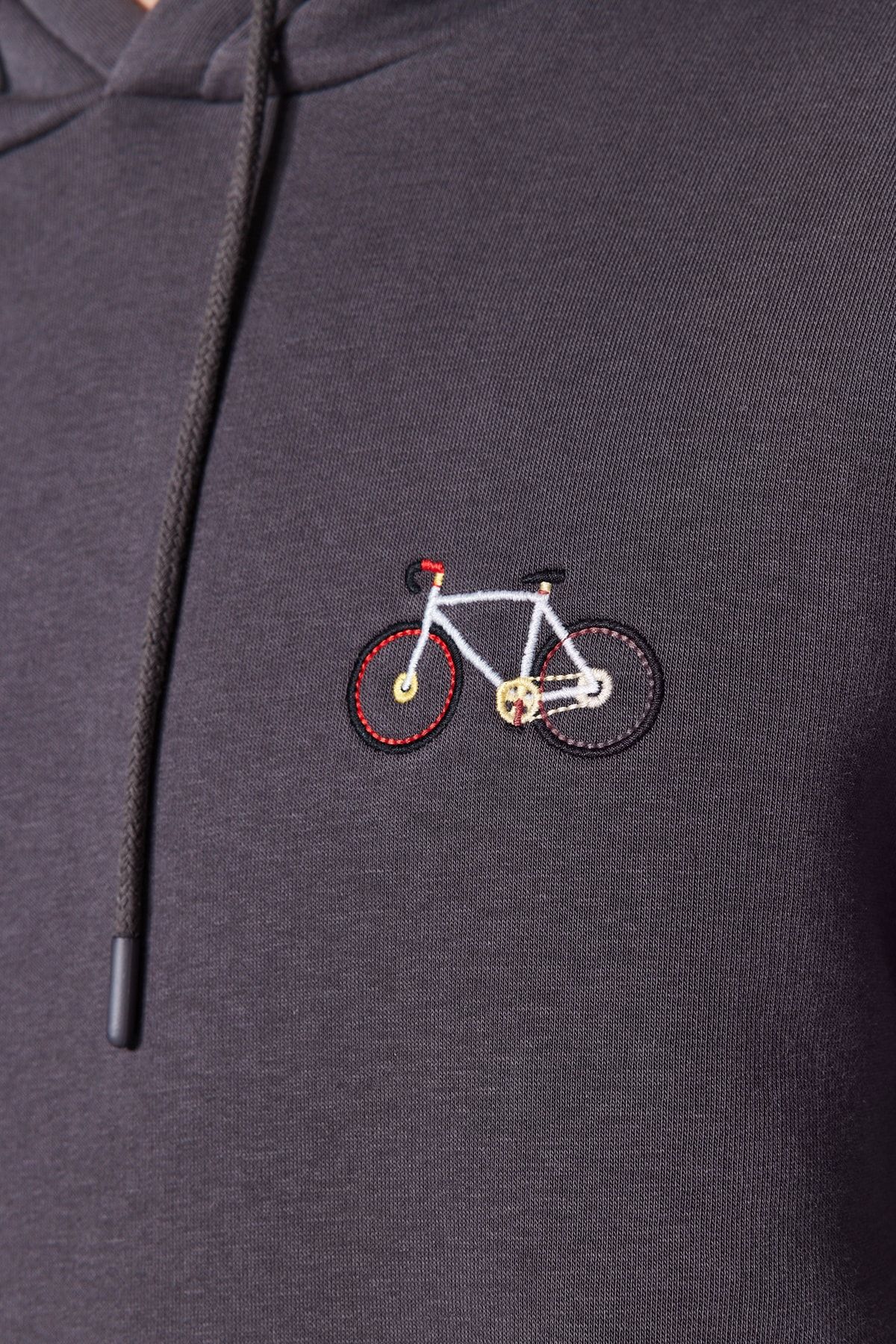 Trendyol Collection-Anthrazitfarbenes, minimal besticktes Fleece-Sweatshirt - TMNAW24sw00096 2