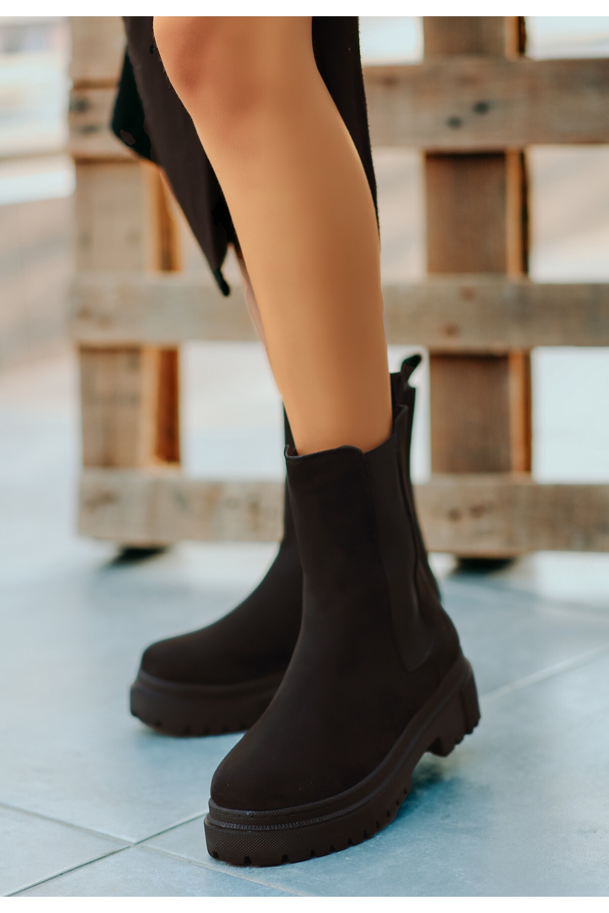 Derla Siyah Süet Topuklu Bot