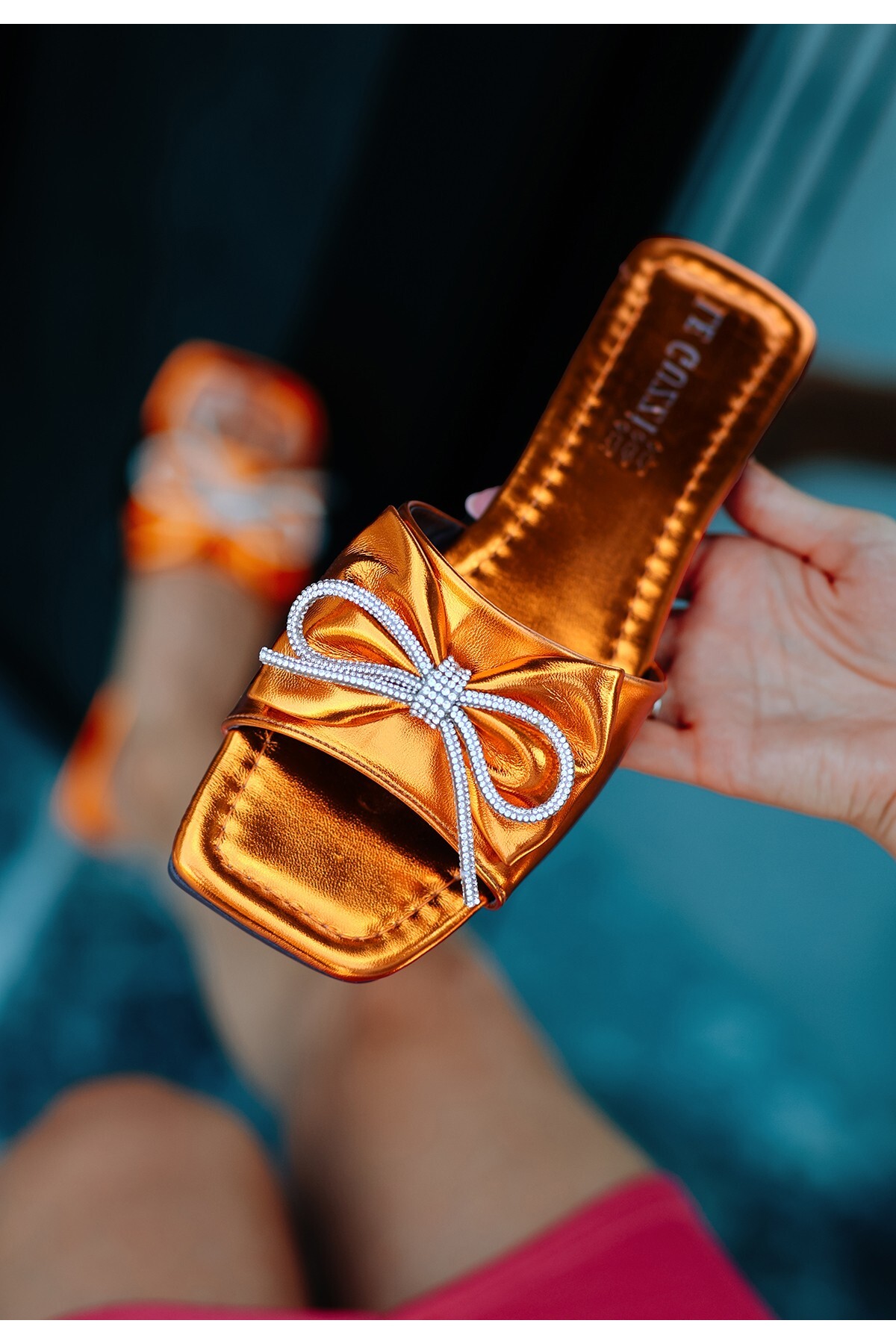 Ciar Turuncu Rugan Fiyonklu Terlik