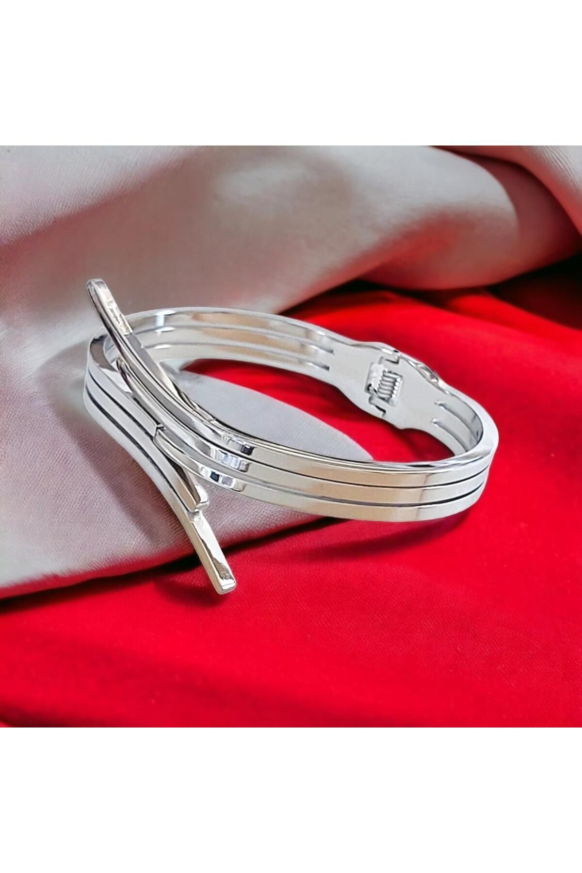 Silver design deals bracelet