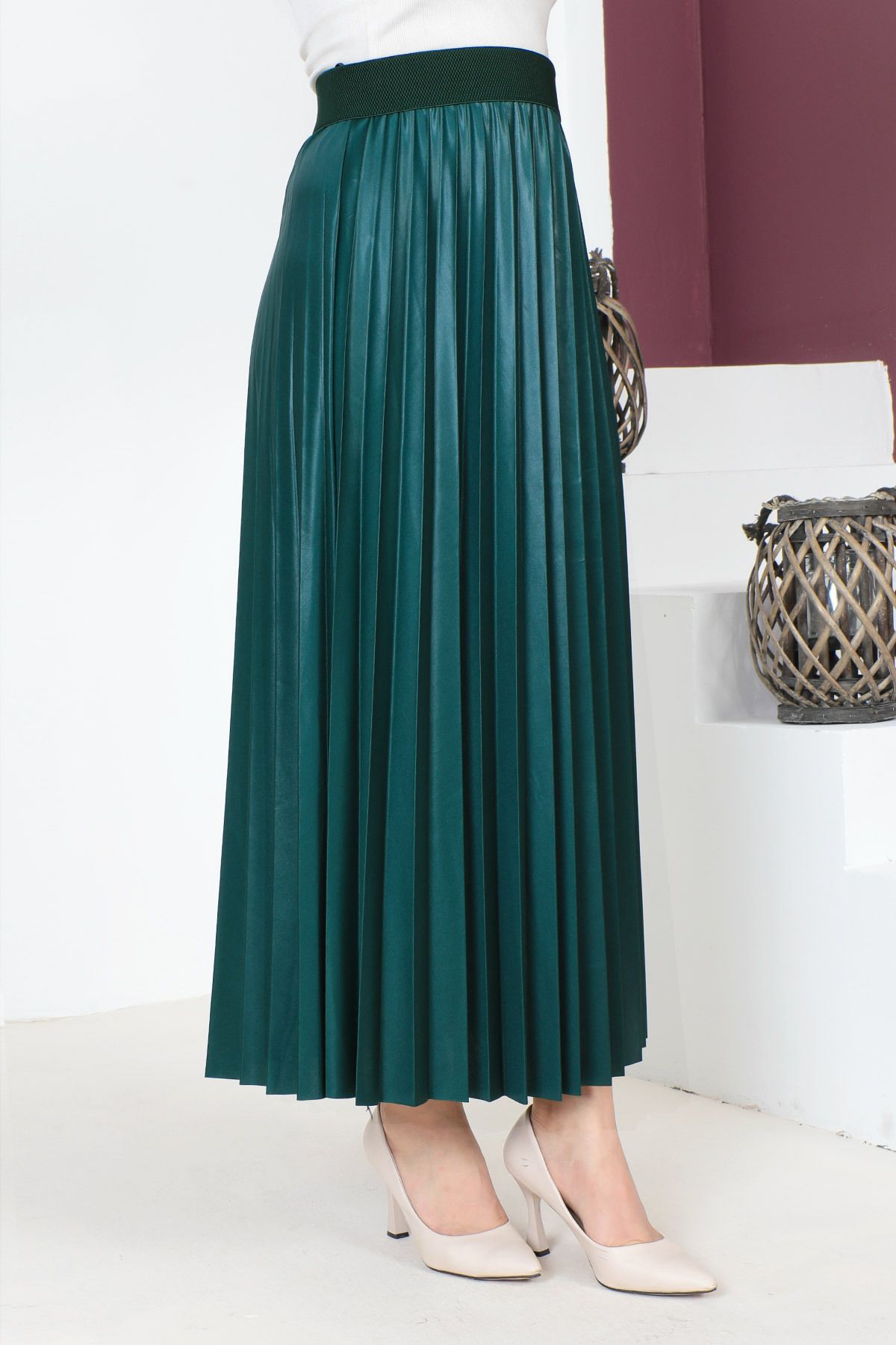 Deep green pleated skirt online