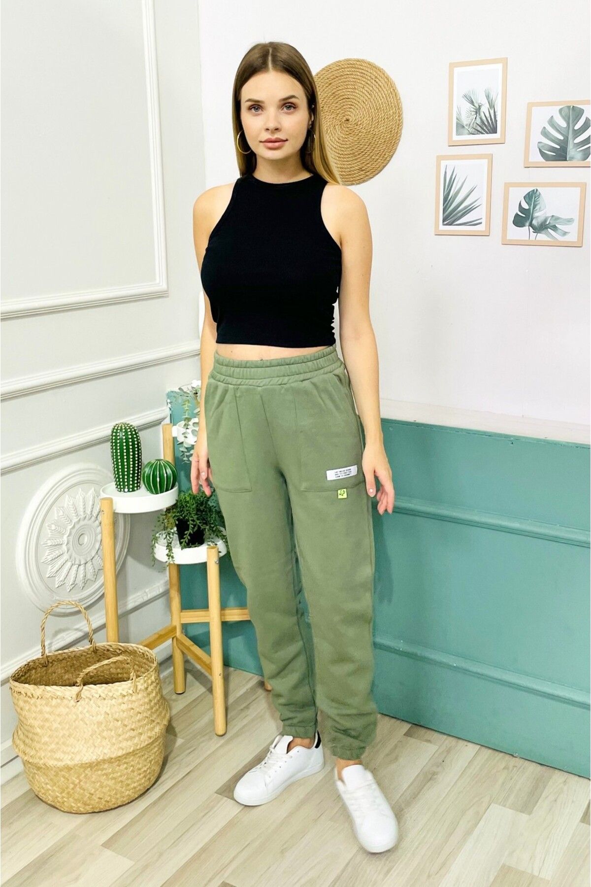 Khaki green hotsell tracksuit bottoms