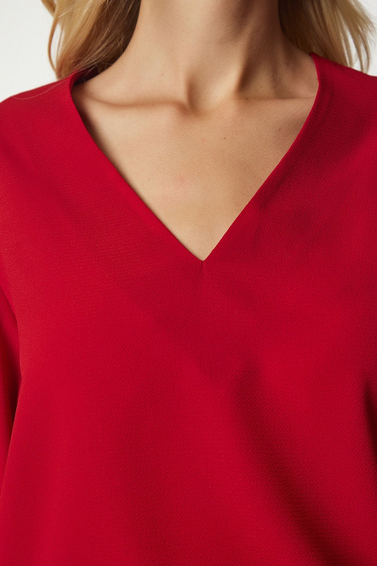Happiness İstanbul-Women's Red V-Neck Crepe Blouse UB00153 5