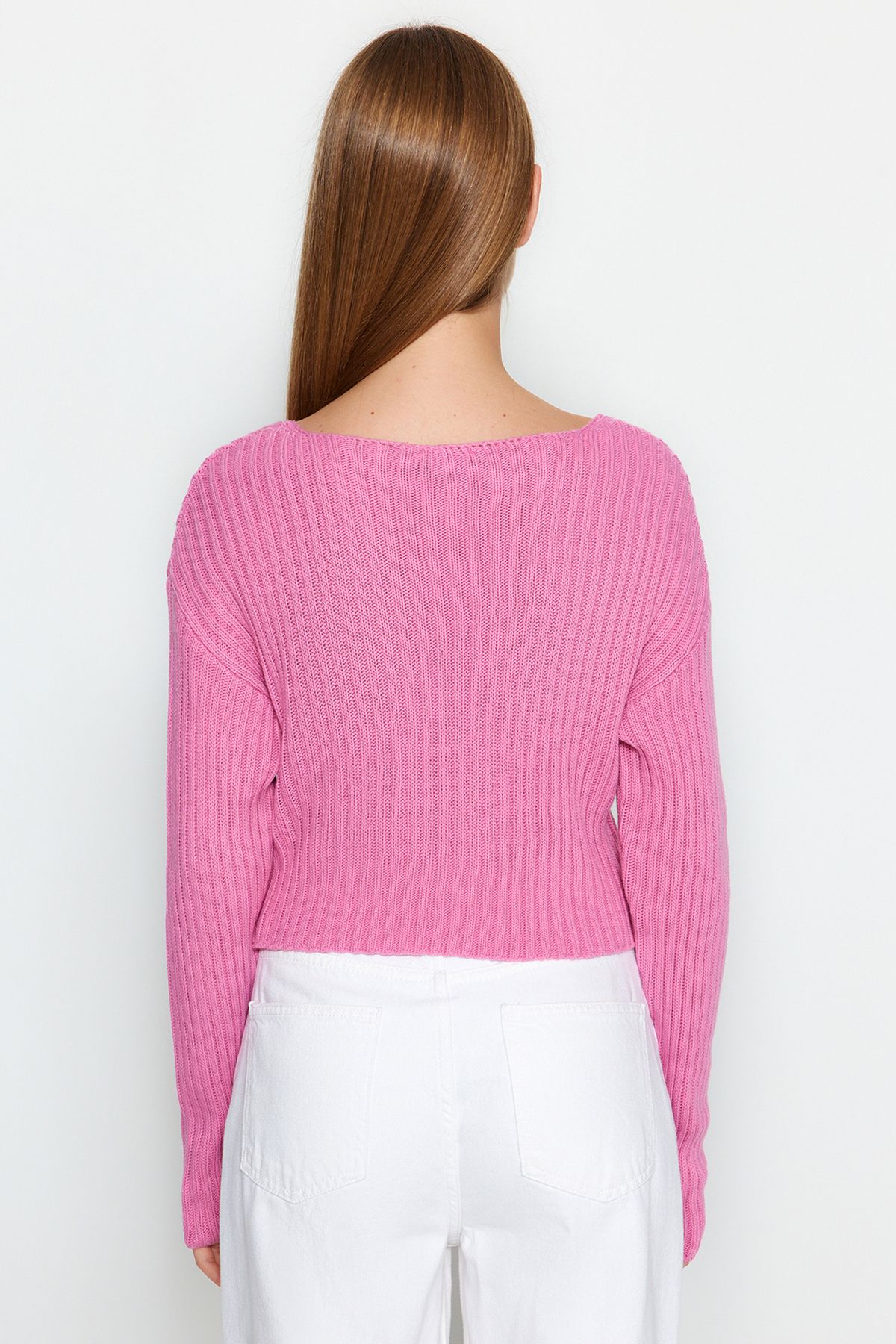 Trendyol Collection-Różowy sweterek z dzianiny basic z dekoltem w kształcie litery V TWOAW24KZ01214 5