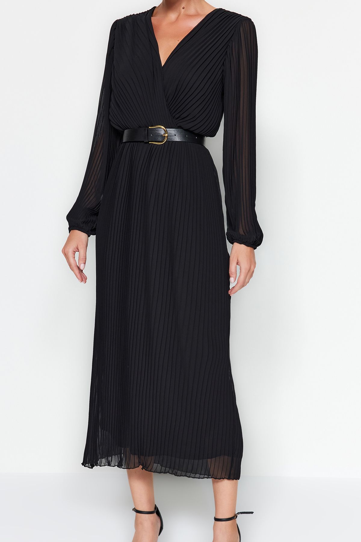 Trendyol Collection-A-Linien-Kleid aus Chiffon mit plissiertem Maxifutter und schwarzem Gürtel TWOAW24EL00471 4