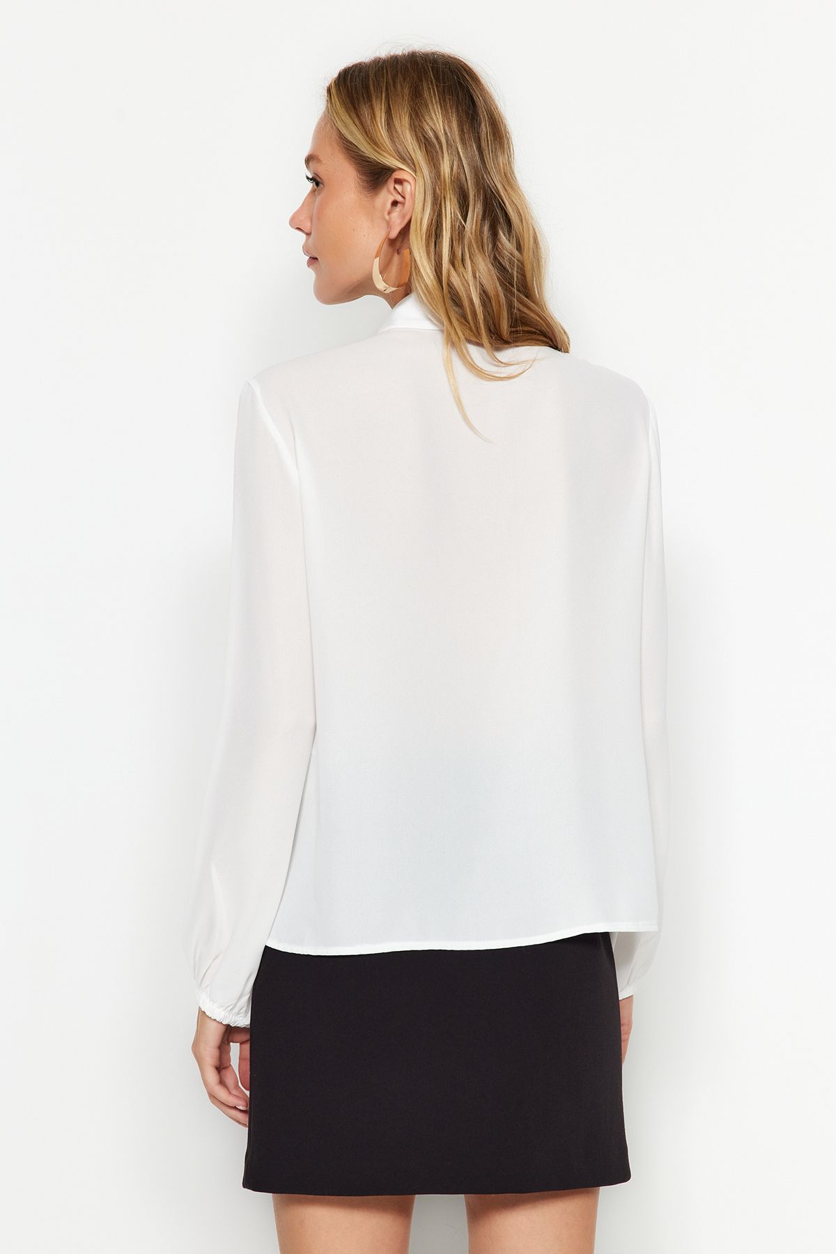 Trendyol Collection-Ecru gewebtes Hemd – abnehmbare Schleife, Regular Fit TWOAW24GO00164 6