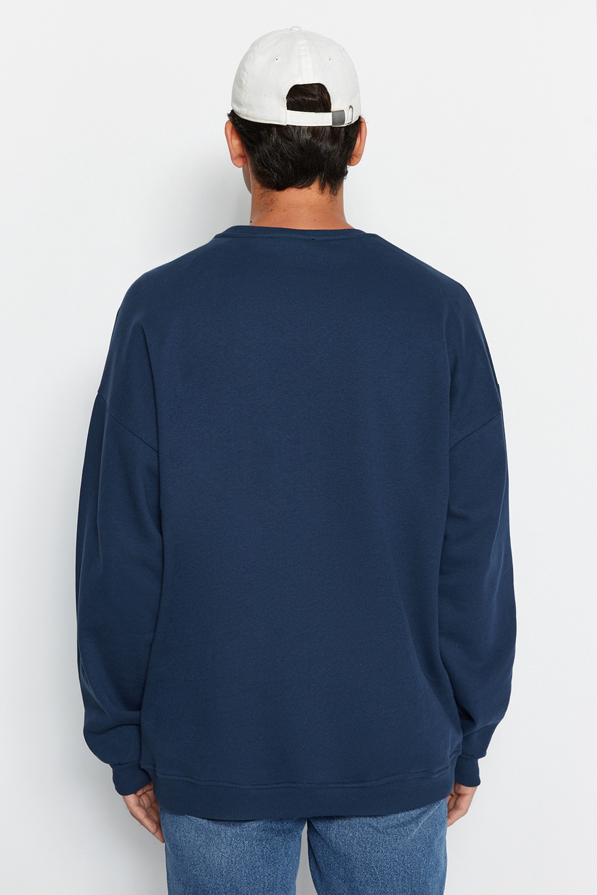 Trendyolmilla  Lacivert Bisiklet Yaka Oversize/Geniş Kesim İçi Polarlı Dinozor Nakış Sweatshirt TMNAW24SW00064 - Görsel 5