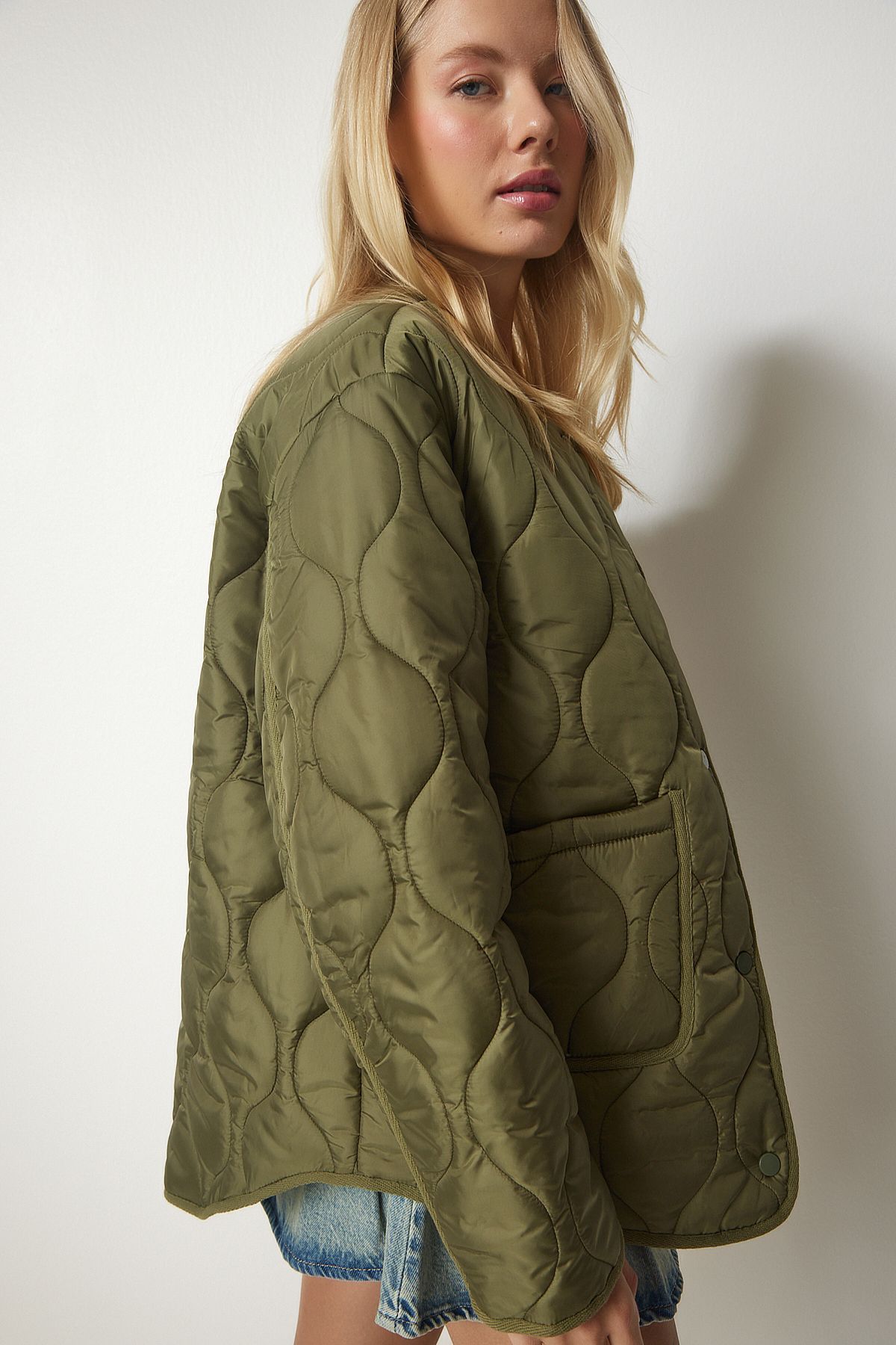 Happiness İstanbul-Dámská khaki oversize prošívaná bunda s kapsami DZ00098 2
