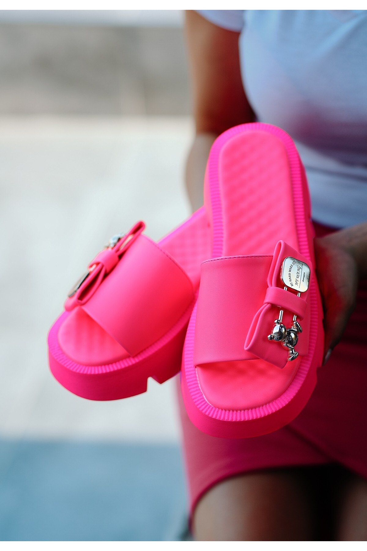 Akya Fosforlu Pembe Cilt Terlik