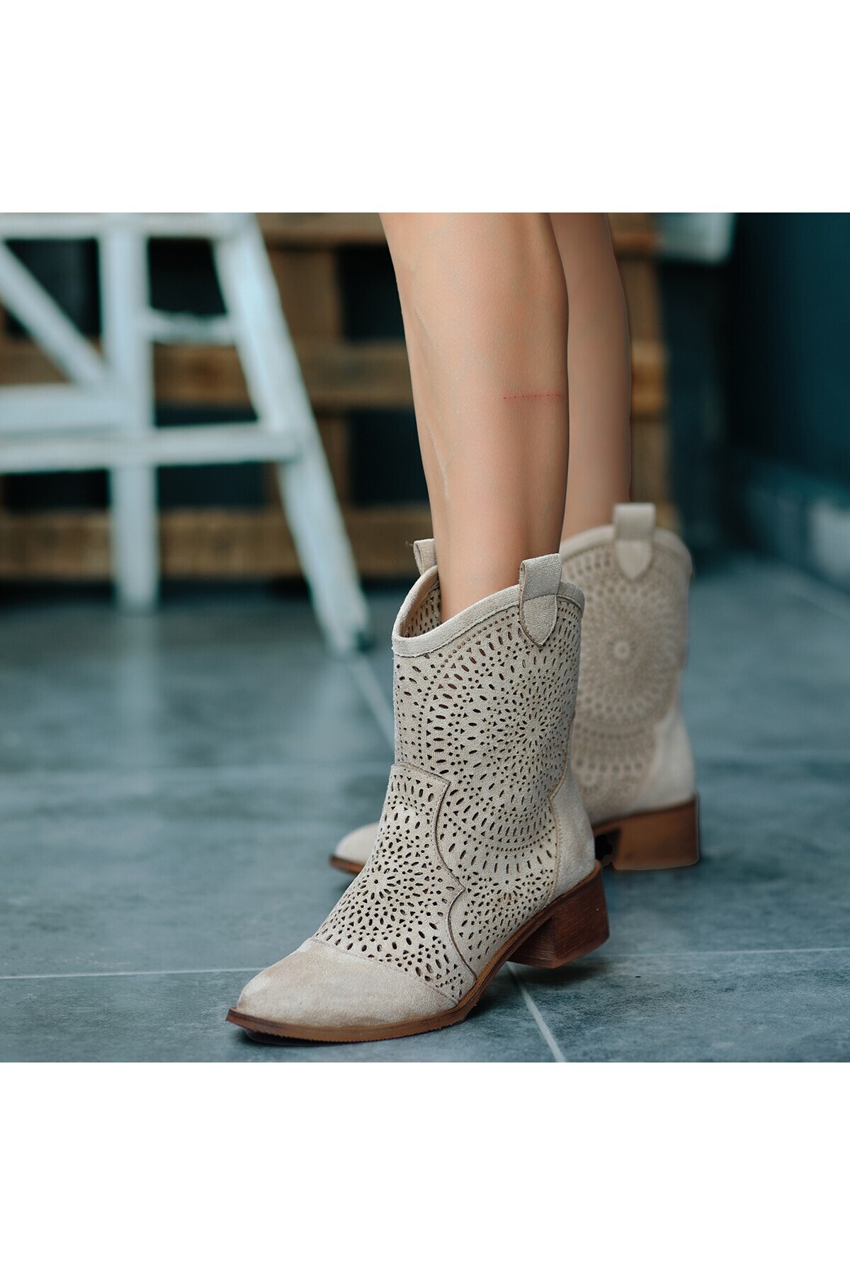 Asil Bej Süet Topuklu Bot