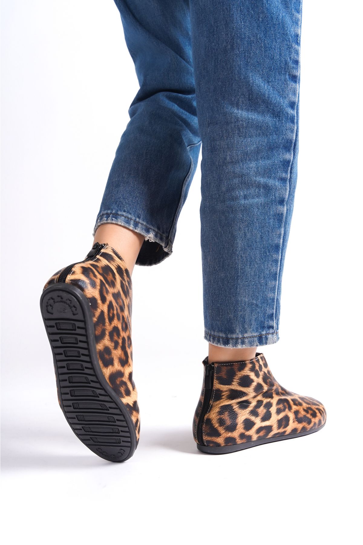 Leopard print flat store boots