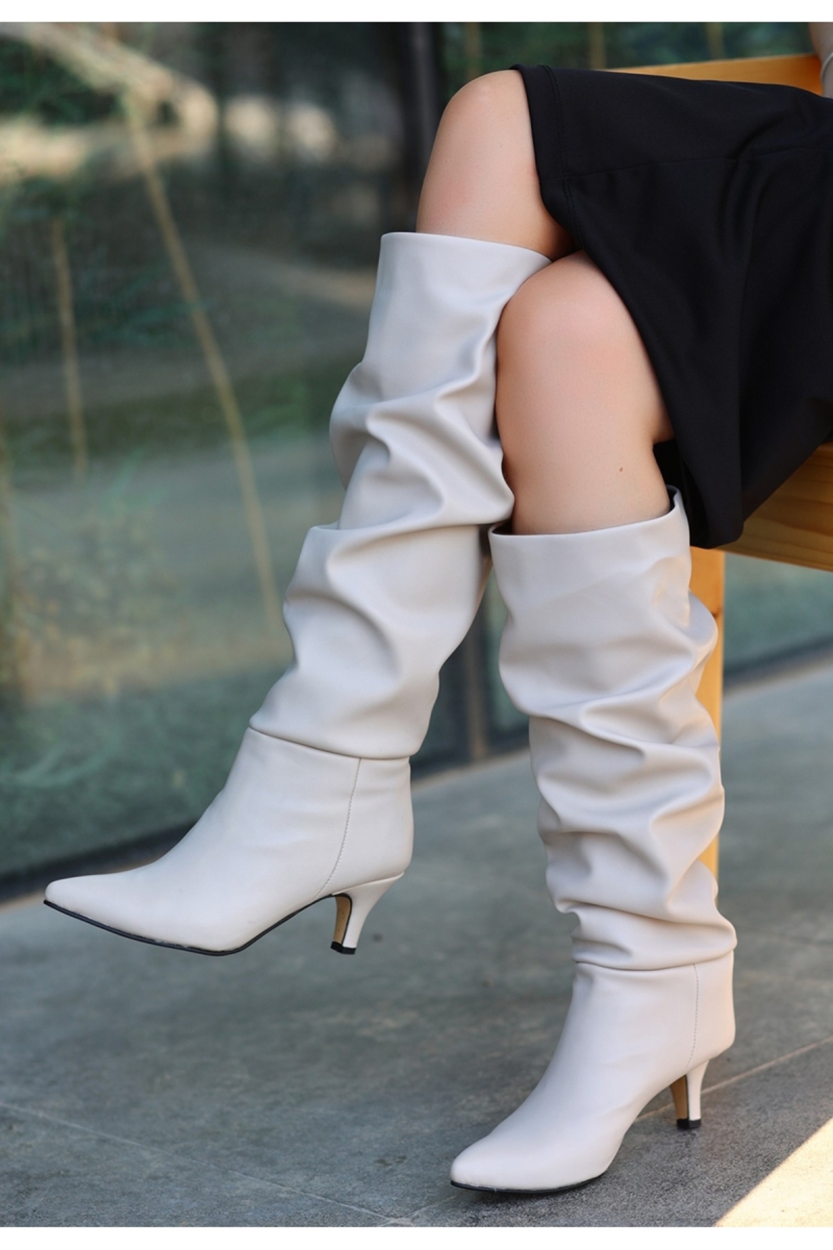 Bej Cilt Topuklu Çizme