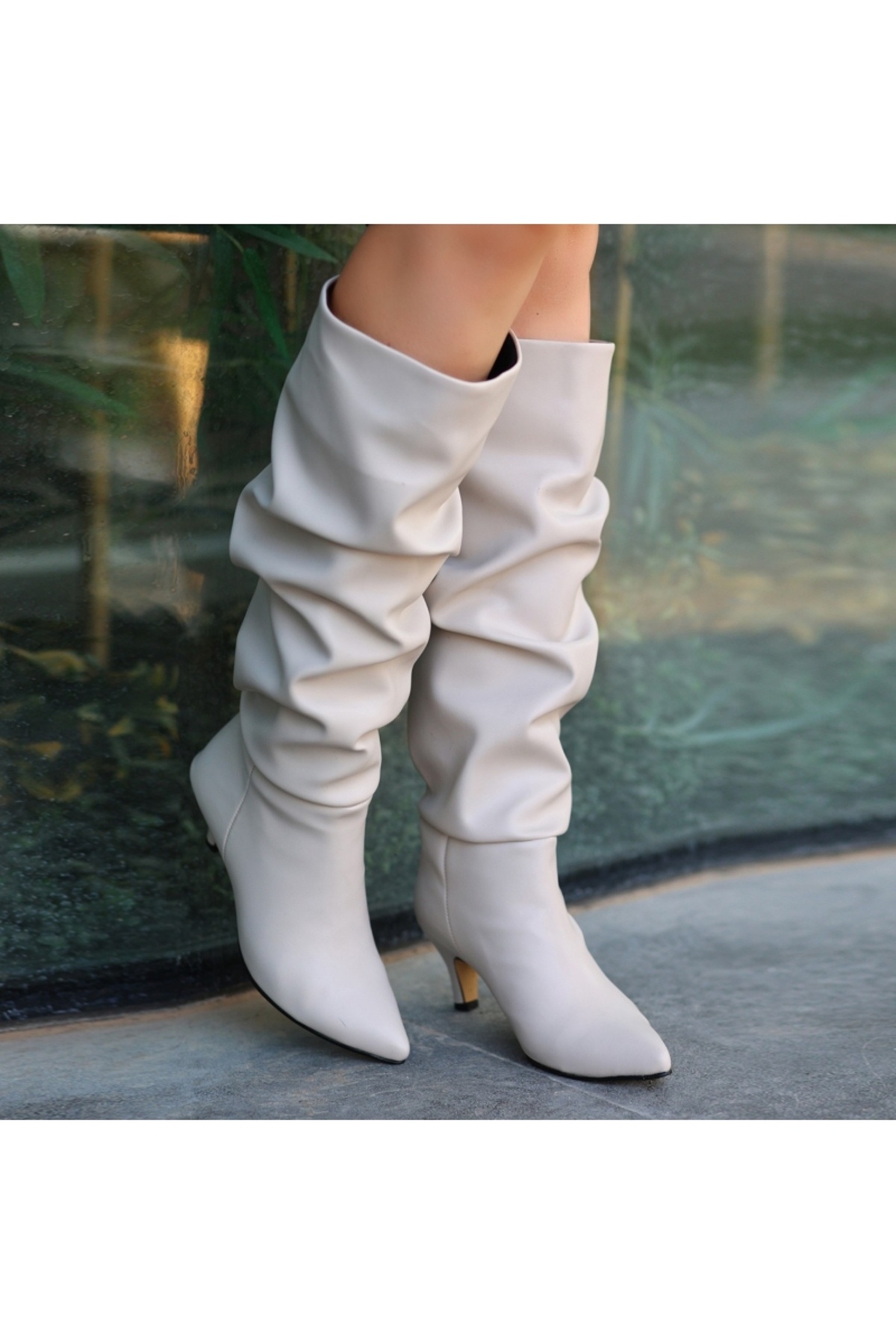 Bej Cilt Topuklu Çizme