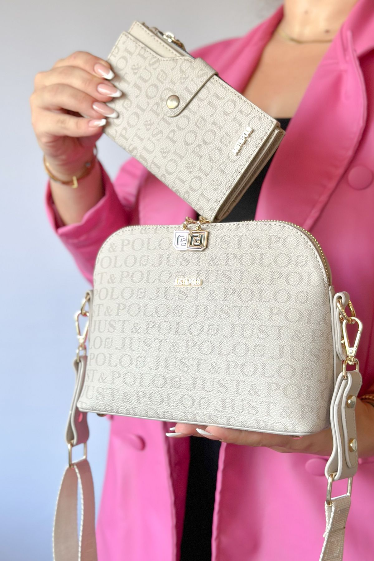 Medium size purse with compartments cheap