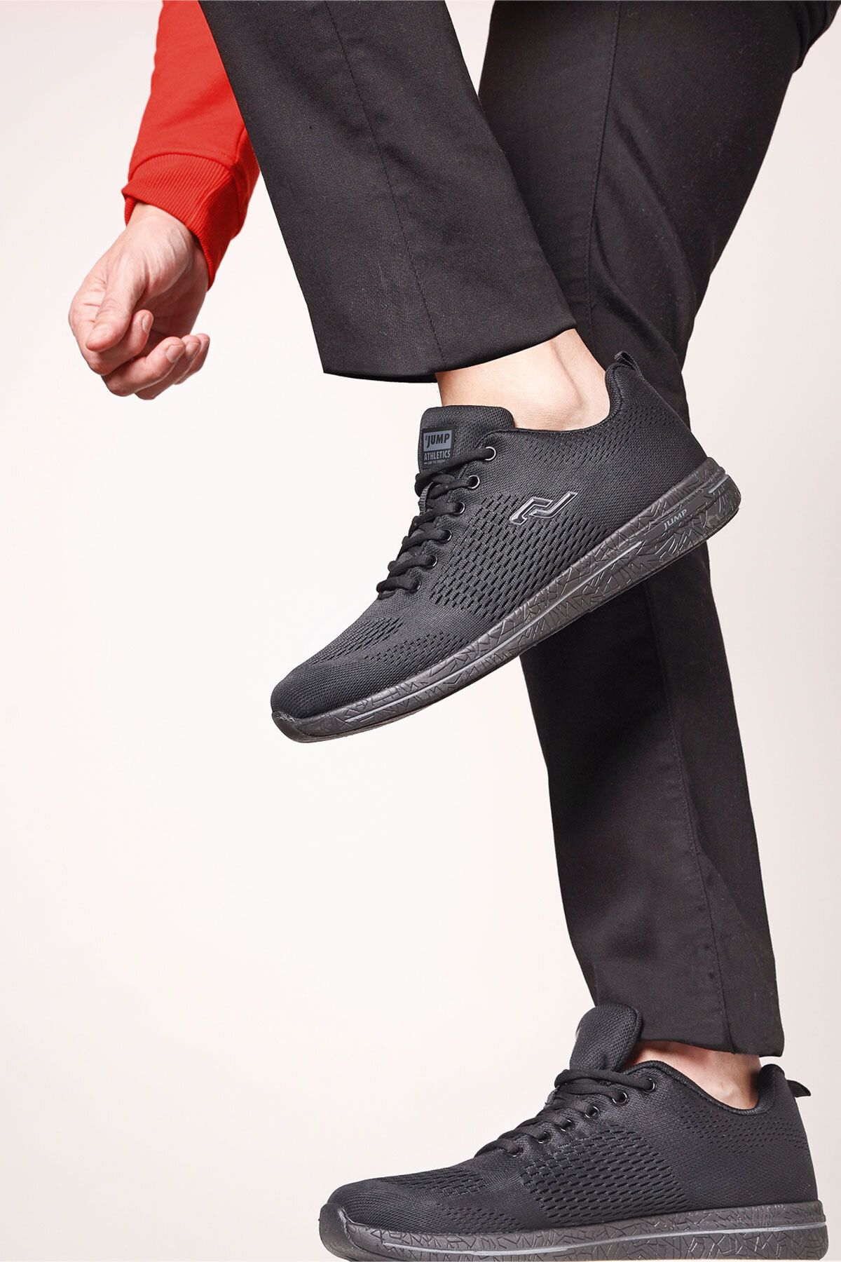 کفش اسپرت زیره ترمو ضد لغزش مردانه مشکی مات جامپ Jump (برند ایالات متحده آمریکا)