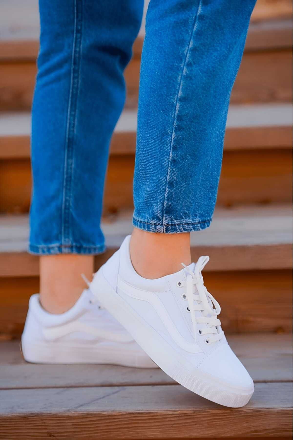 Plain white casual 2025 shoes