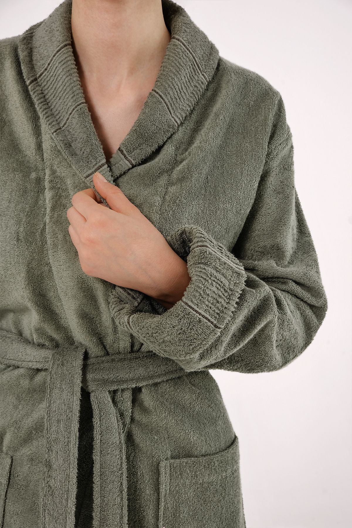 حوله تنپوش (روبدوشامبر) سبز مردانه و زنانه Carmine Robe X Olive طراحی فوق العاده ، مدرن ویژه 100 ٪ پنبه یونیسکس Salyaka Bathrobe COTTONMANIA