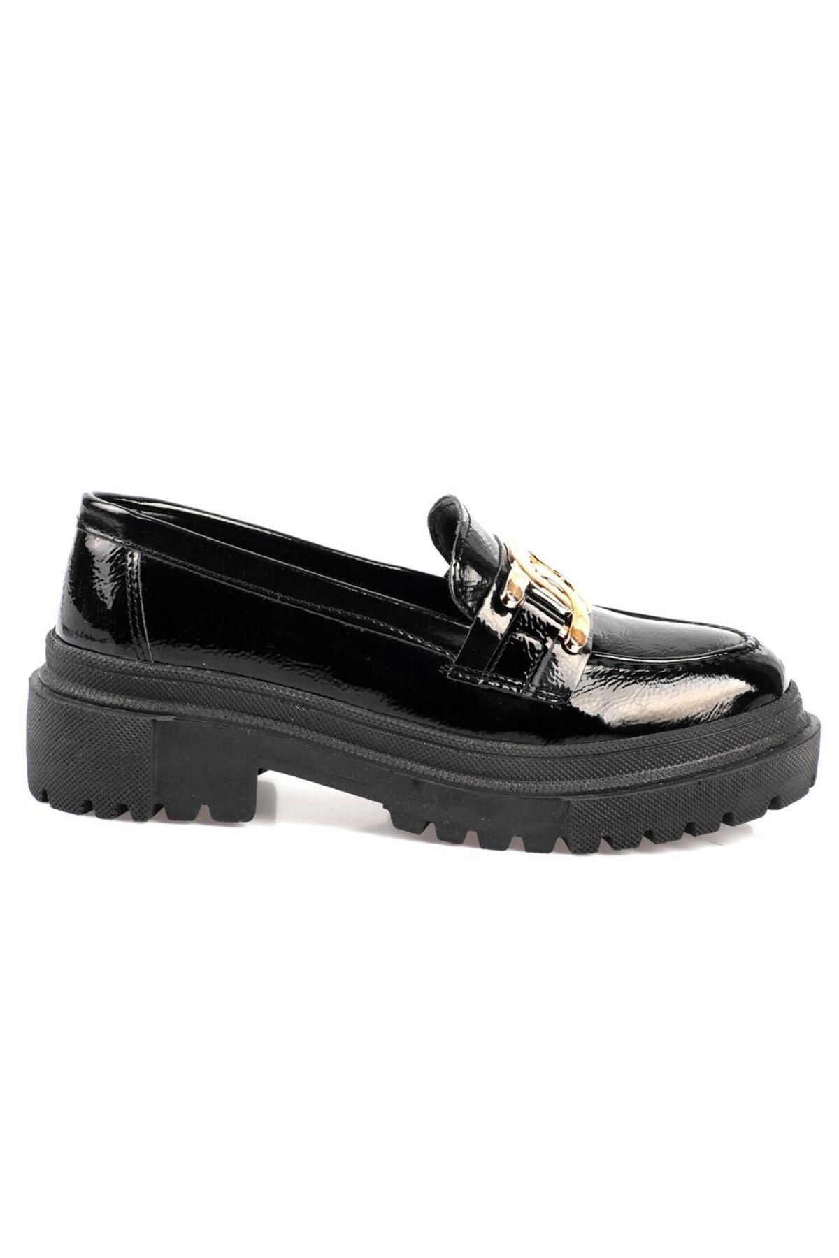 Capone Outfitters-Capone Damen-Loafer mit ovaler Zehenpartie, Metallzubehör, Trak-Sohle, faltiges Lackleder, Schwarz 6