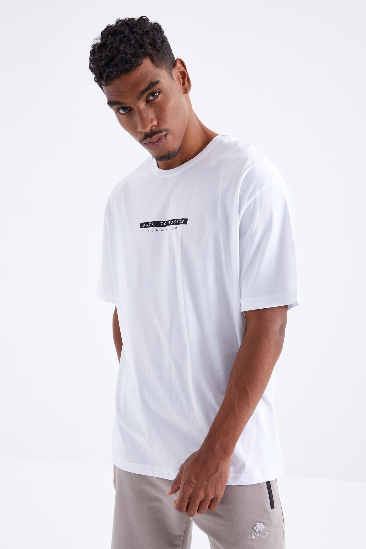 Tommy Life White O-Neck Men's Oversize T-shirt with Text Printed on the  Back - 88100 - Trendyol