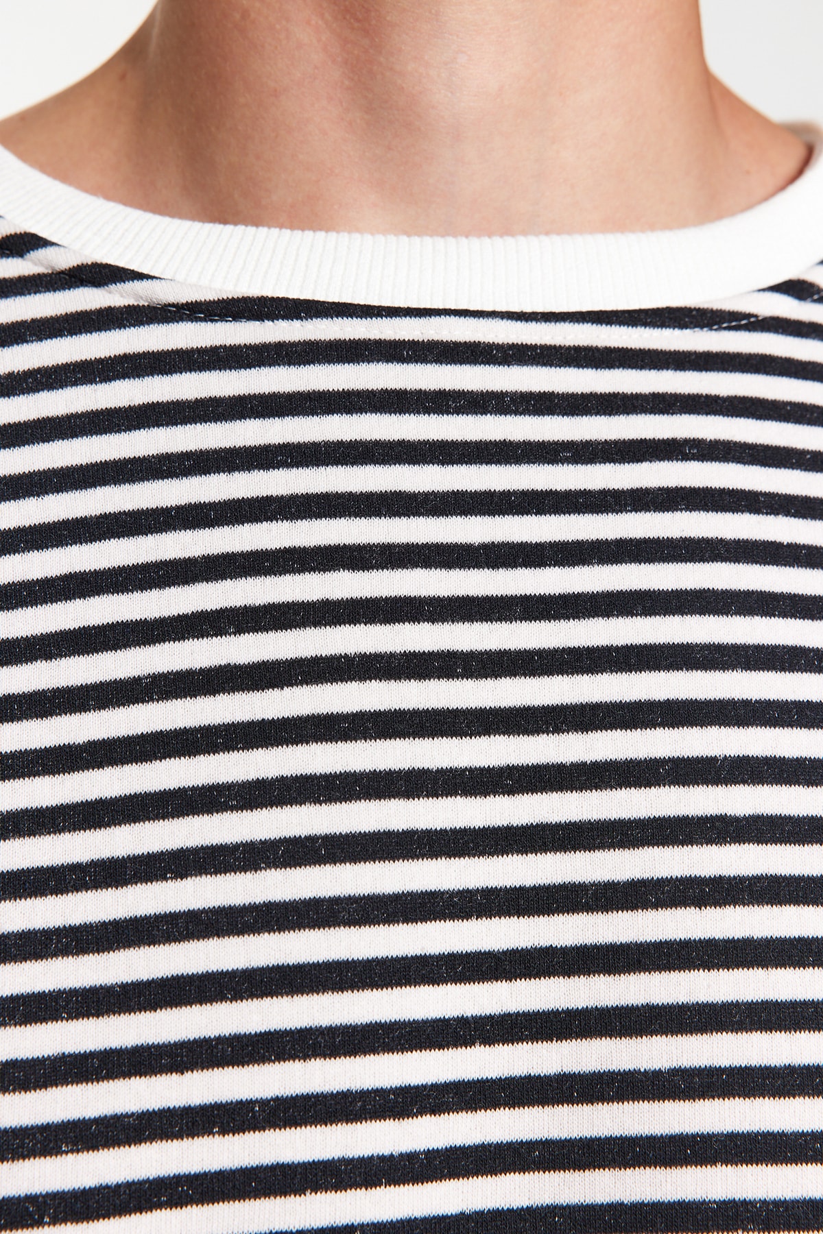 Trendyolmilla  Siyah Oversize/Geniş Kesim Çizgili İçi Polar/Sıcak Tutan Sweatshirt TMNAW24SW00065 - Görsel 4