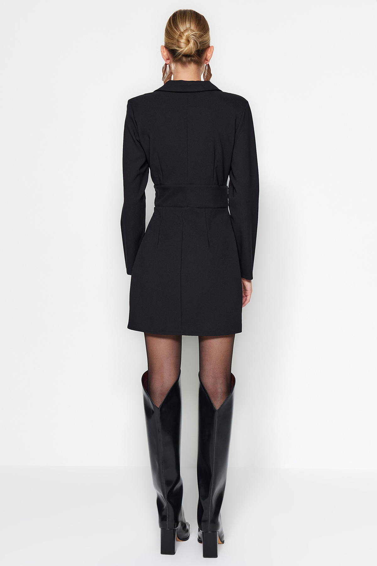 Trendyolmilla  Siyah Düğme Detaylı Mini Dokuma Ceket Elbise TWOAW24EL00462 - Görsel 6