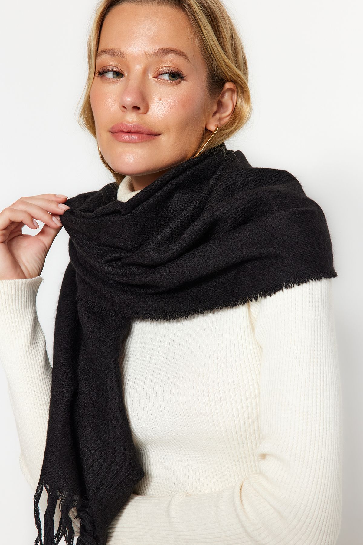 Trendyol Collection-Schwarzer weicher strukturierter Schal TWOAW24AT00009 4