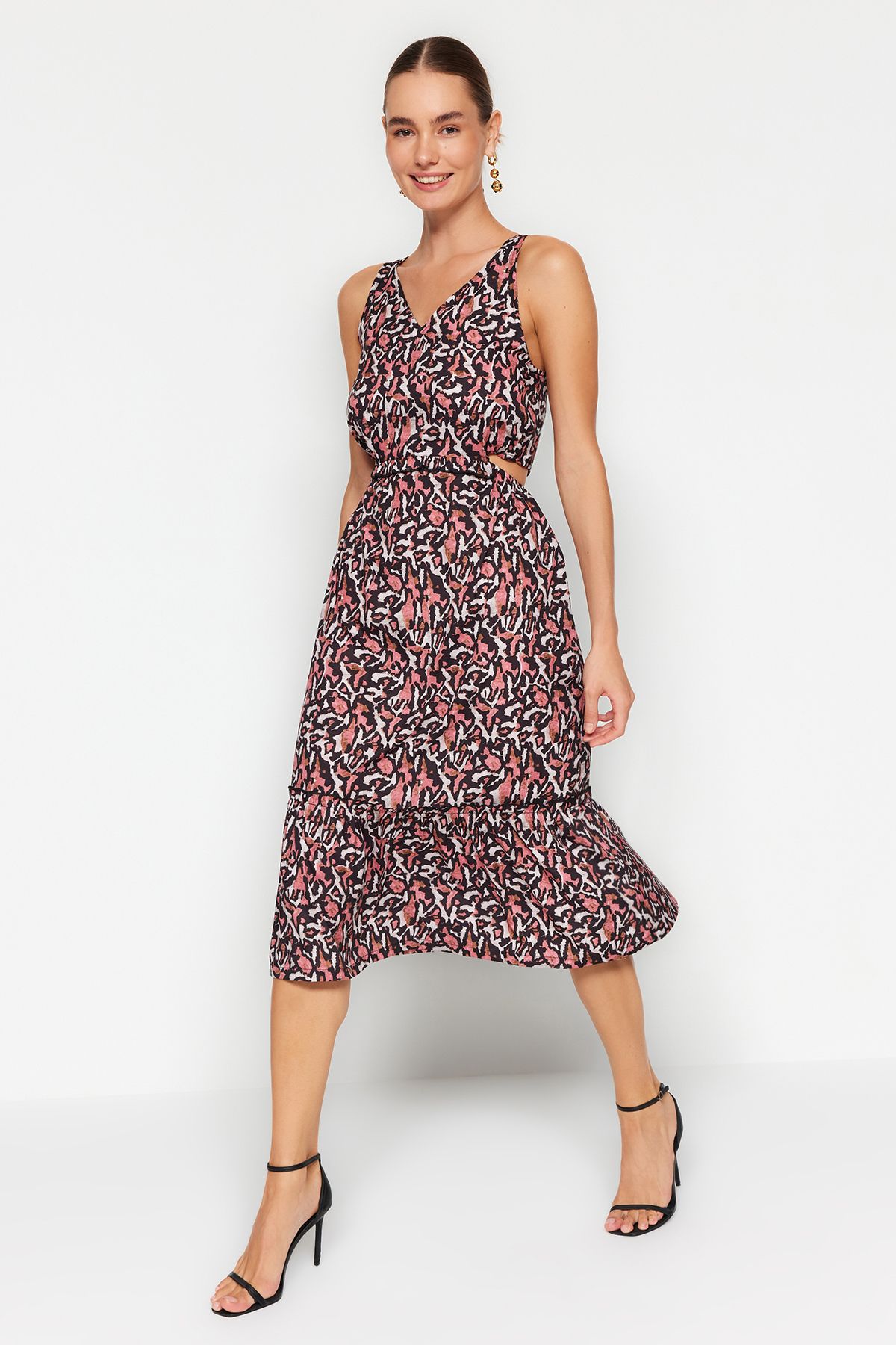 Trendyol Collection Brązowa Sukienka Midi W Panterkę Z Wycięciem W Serek - Linia A Twoss23el02428 Kobieta - 38