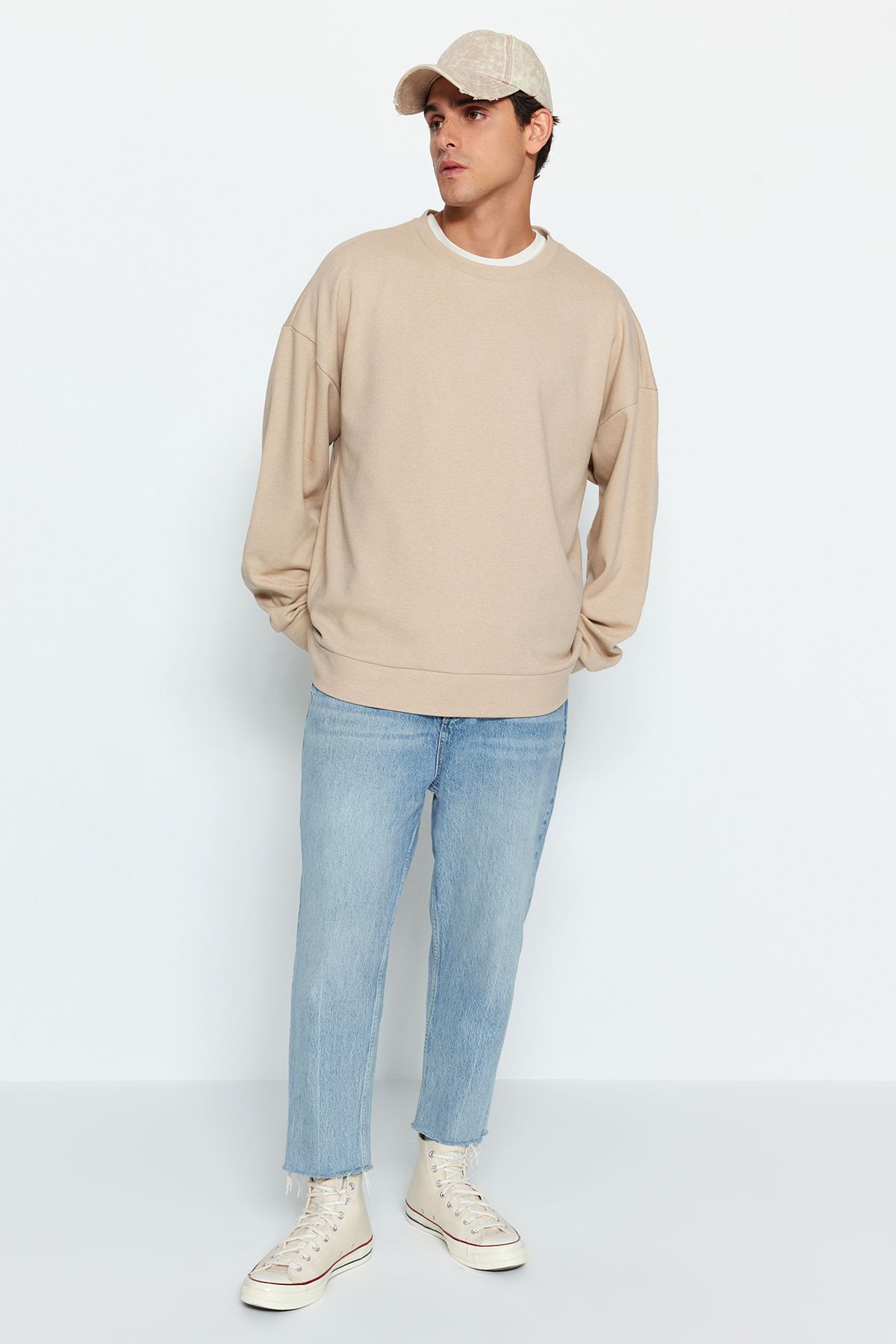 Trendyol Collection-Beigefarbenes, übergroßes/breit geschnittenes, weiches, gebürstetes Thessaloniki-Sweatshirt mit Rundhalsausschnitt TMNAW24SW00057 6