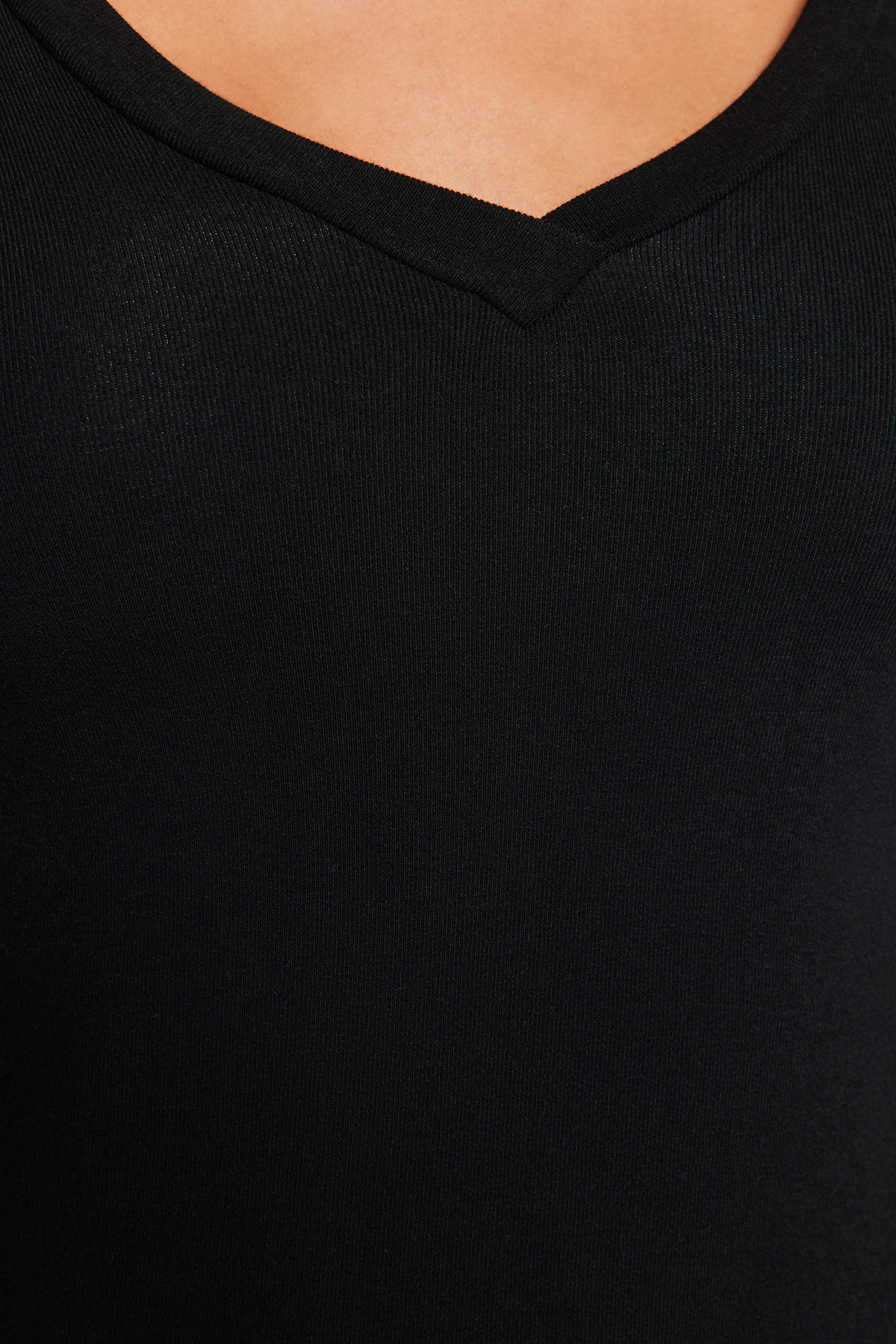 Trendyolmilla  Siyah Yumuşak Kumaşlı V Yaka Fitted/Vücuda Oturan Esnek Örme Bluz TWOAW24BZ00050 - Görsel 5