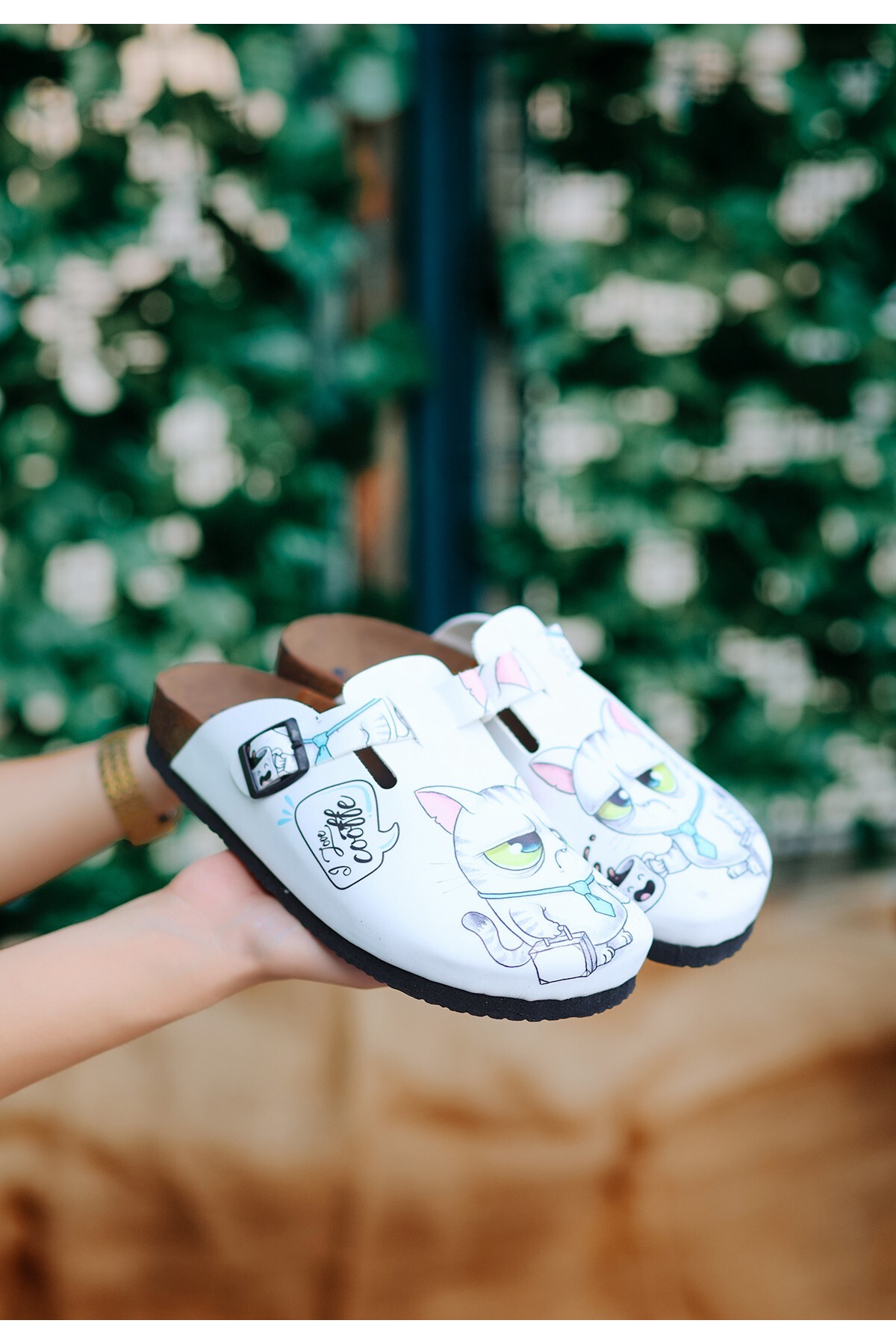 Tonny Beyaz Cilt Kravatlı Kedili Terlik