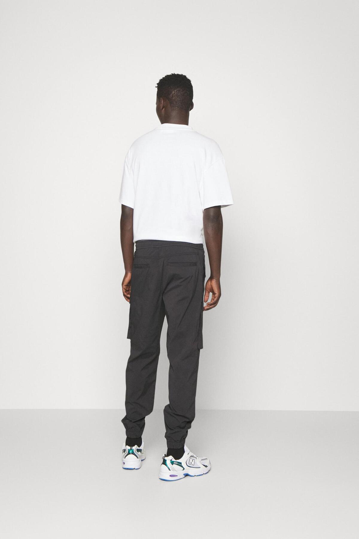 شلوار جک اند جونز مردانه پنبه ای مشکی جین راسته Regular/رگولار    کارگو اسپرت | Jack & Jones 12242259 TR - تصویر 4
