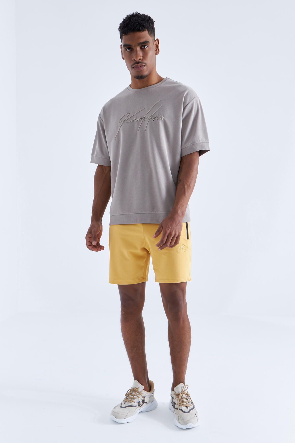 Khaki shorts sales with zipper pockets
