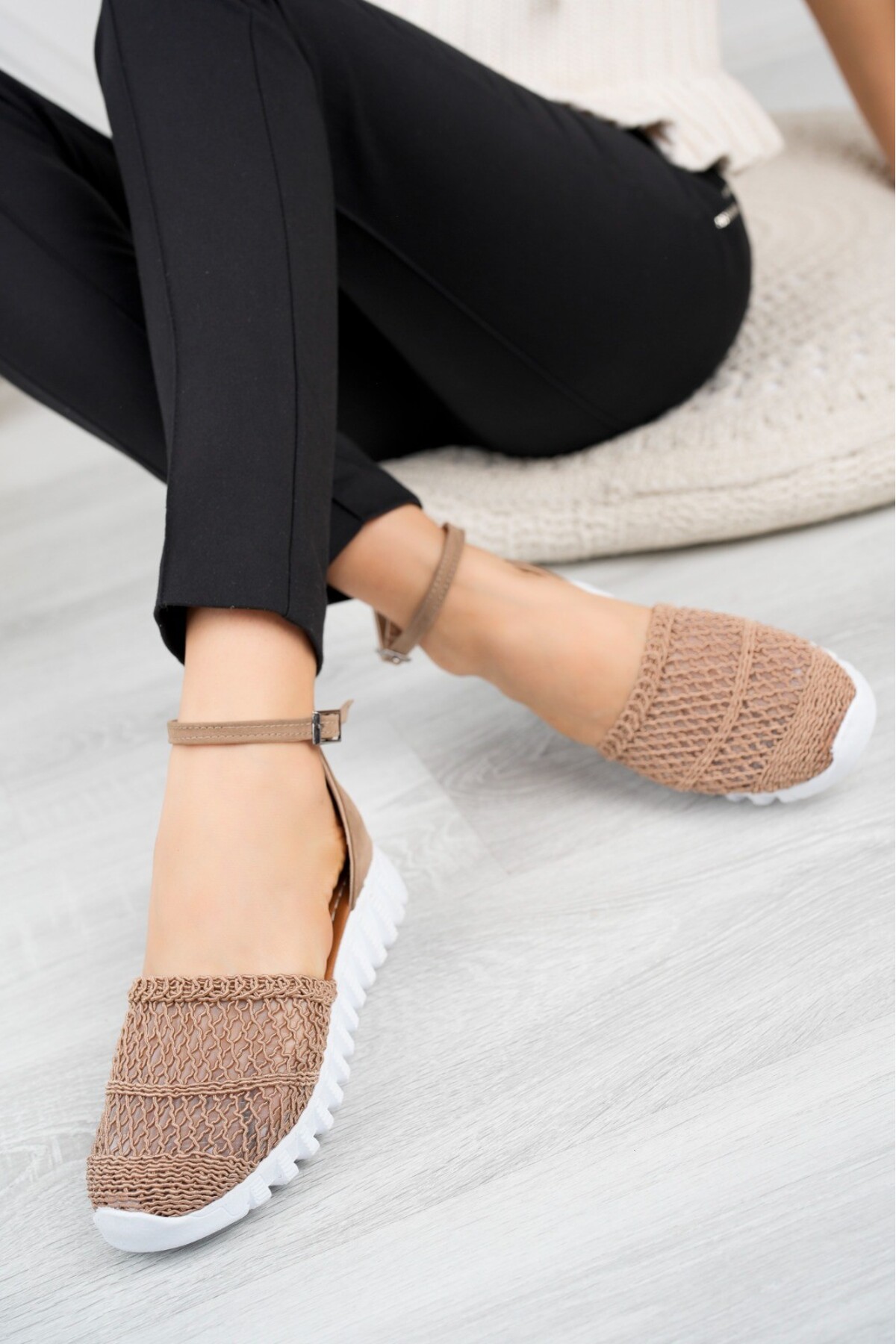 Nude Örgülü Sandalet