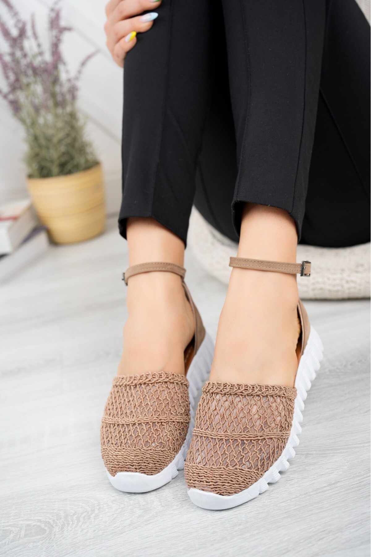 Nude Örgülü Sandalet