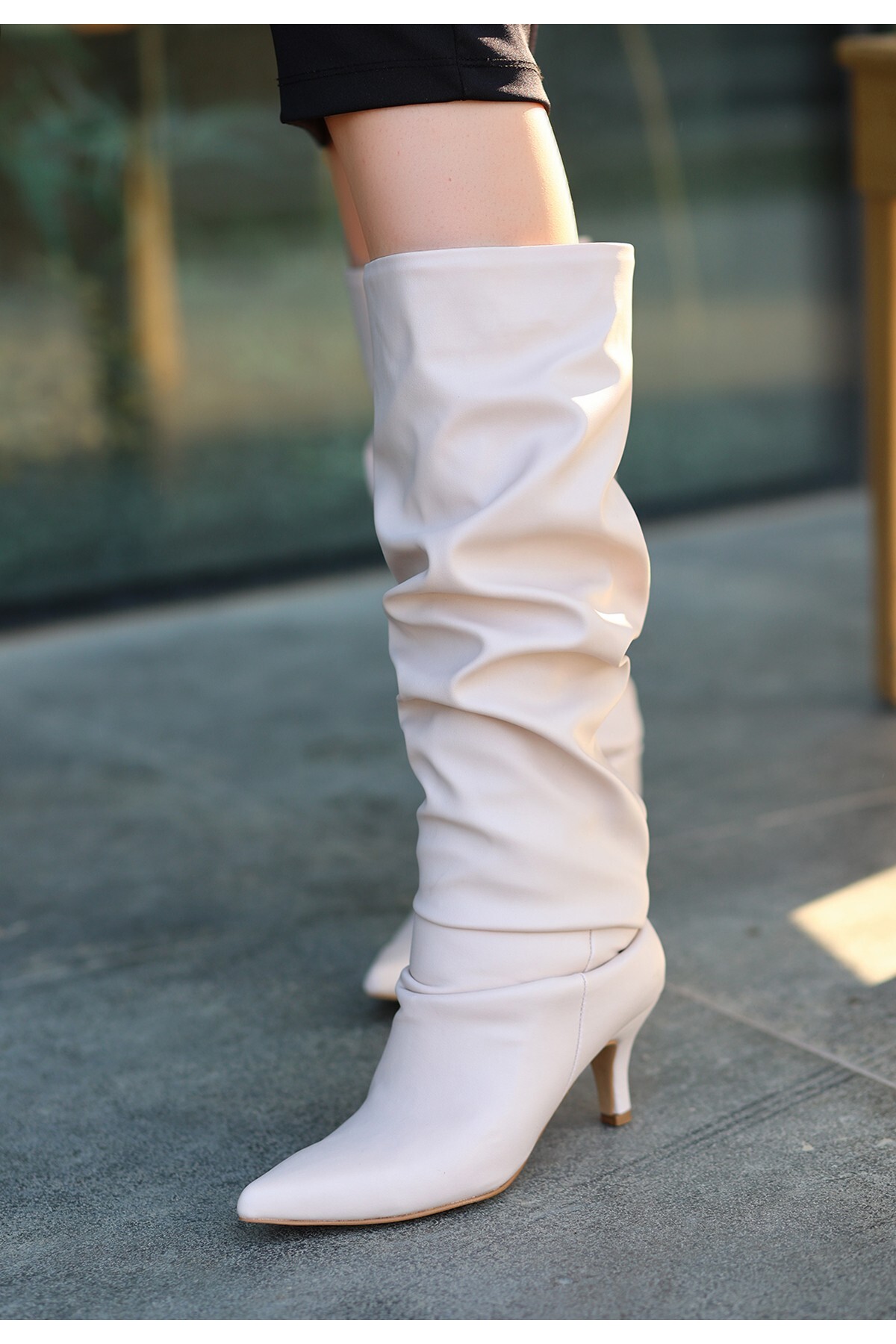 Krem Cilt Topuklu Çizme