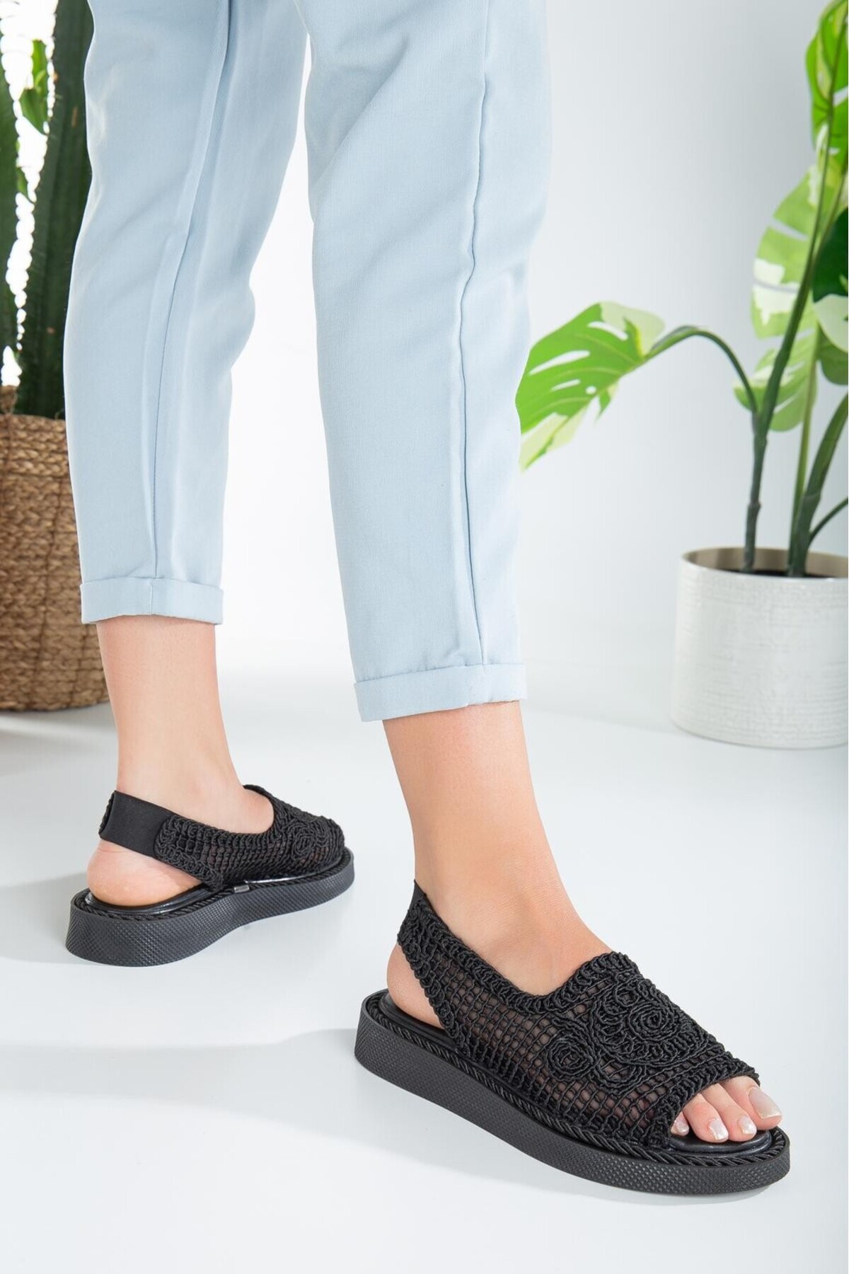 Ronz Siyah Örgülü Sandalet