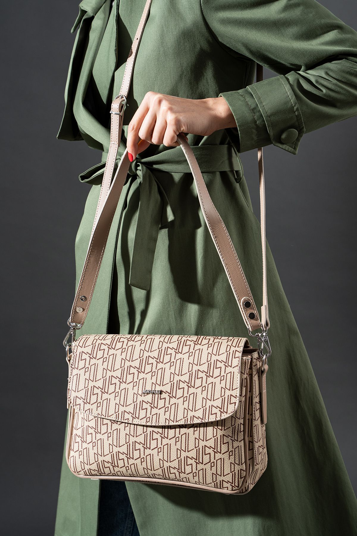 Gq discount messenger bag