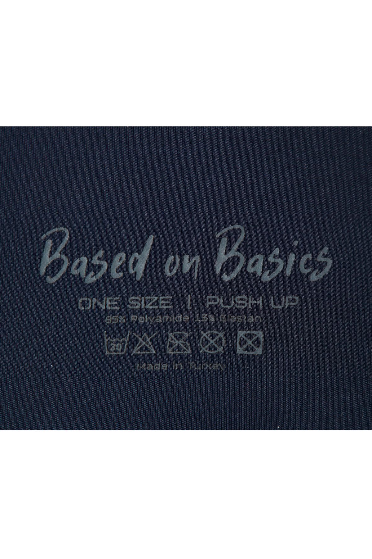 based on basics-شورت ضغط مقاس واحد باللون الأزرق الداكن 6