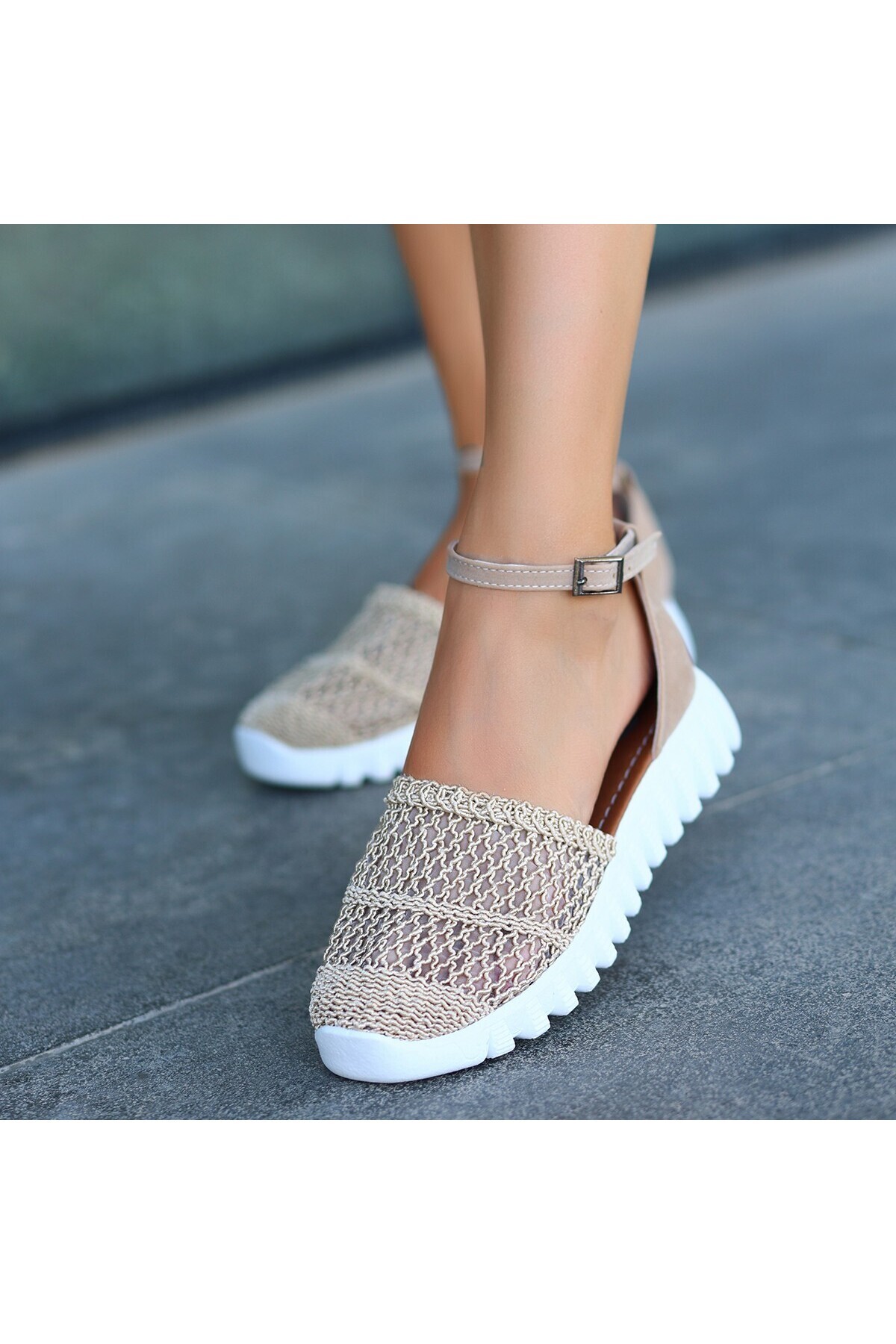 Mondi Bej Örgülü Sandalet