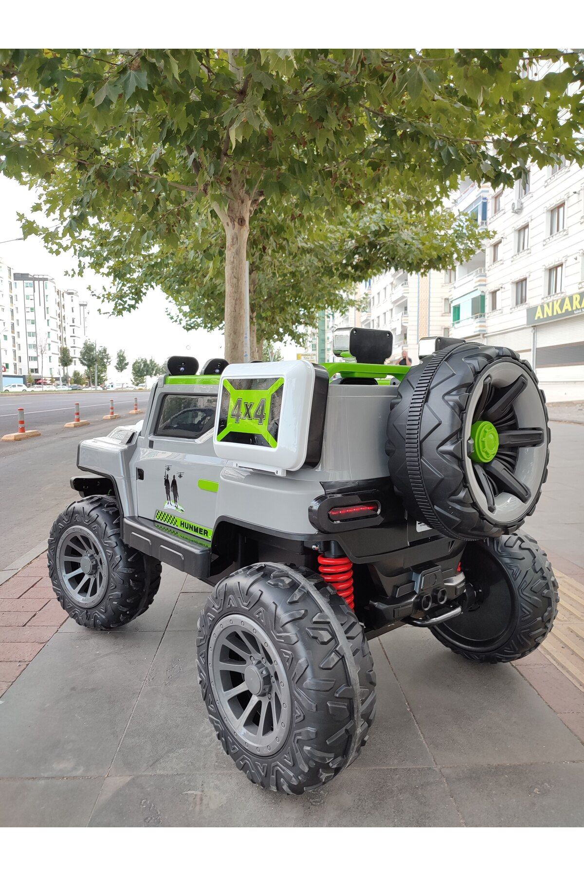 Kral 4x4 JEEP 70 KG TAS MA kumandal cift ki ilik Oyuncak