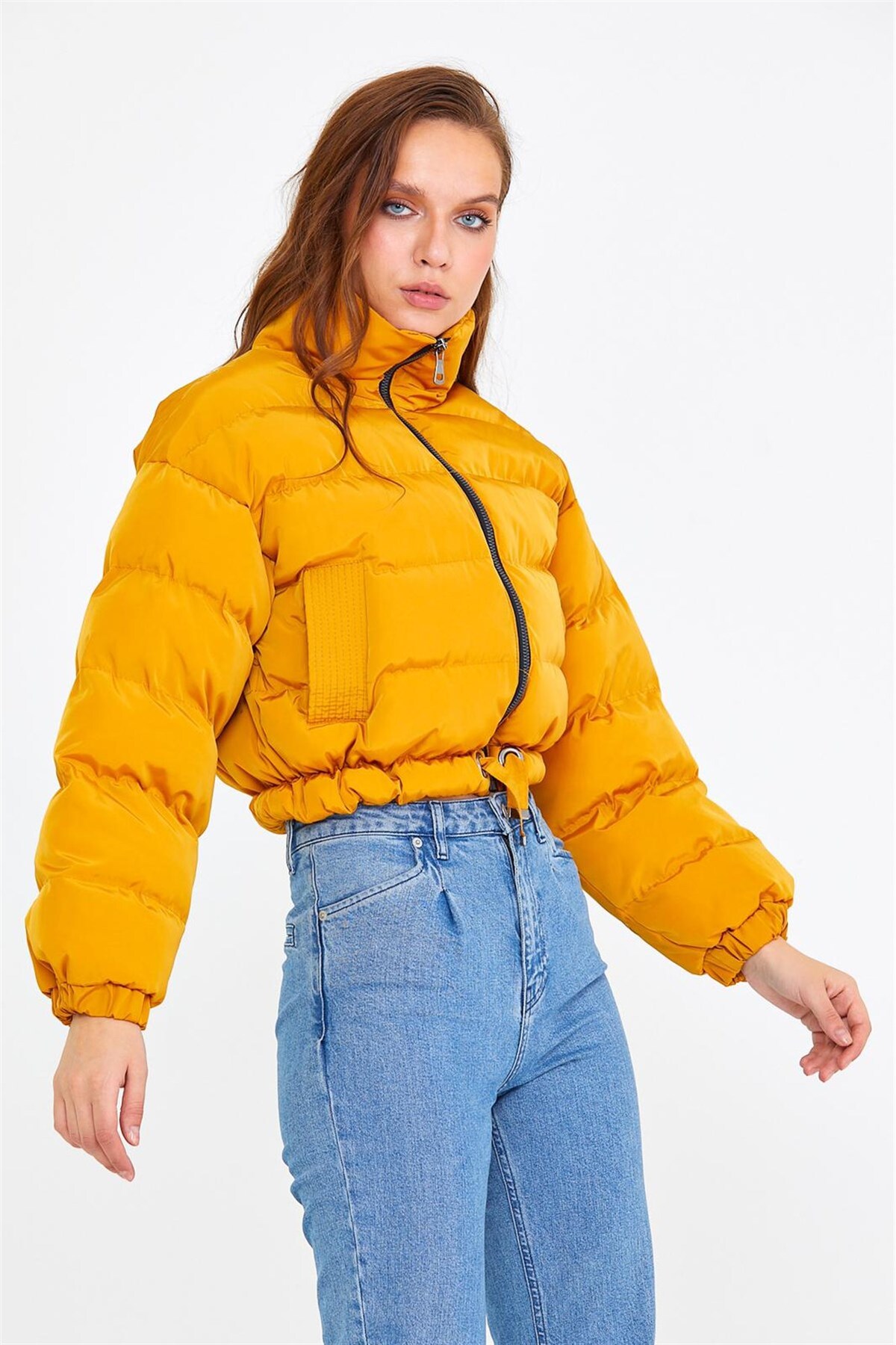 Kadın Sarı Dik Yaka Oversize Su ve Rüzgar Geçirmez Beli Lastikli Kısa Şişme Mont & Kaban görsel 4
