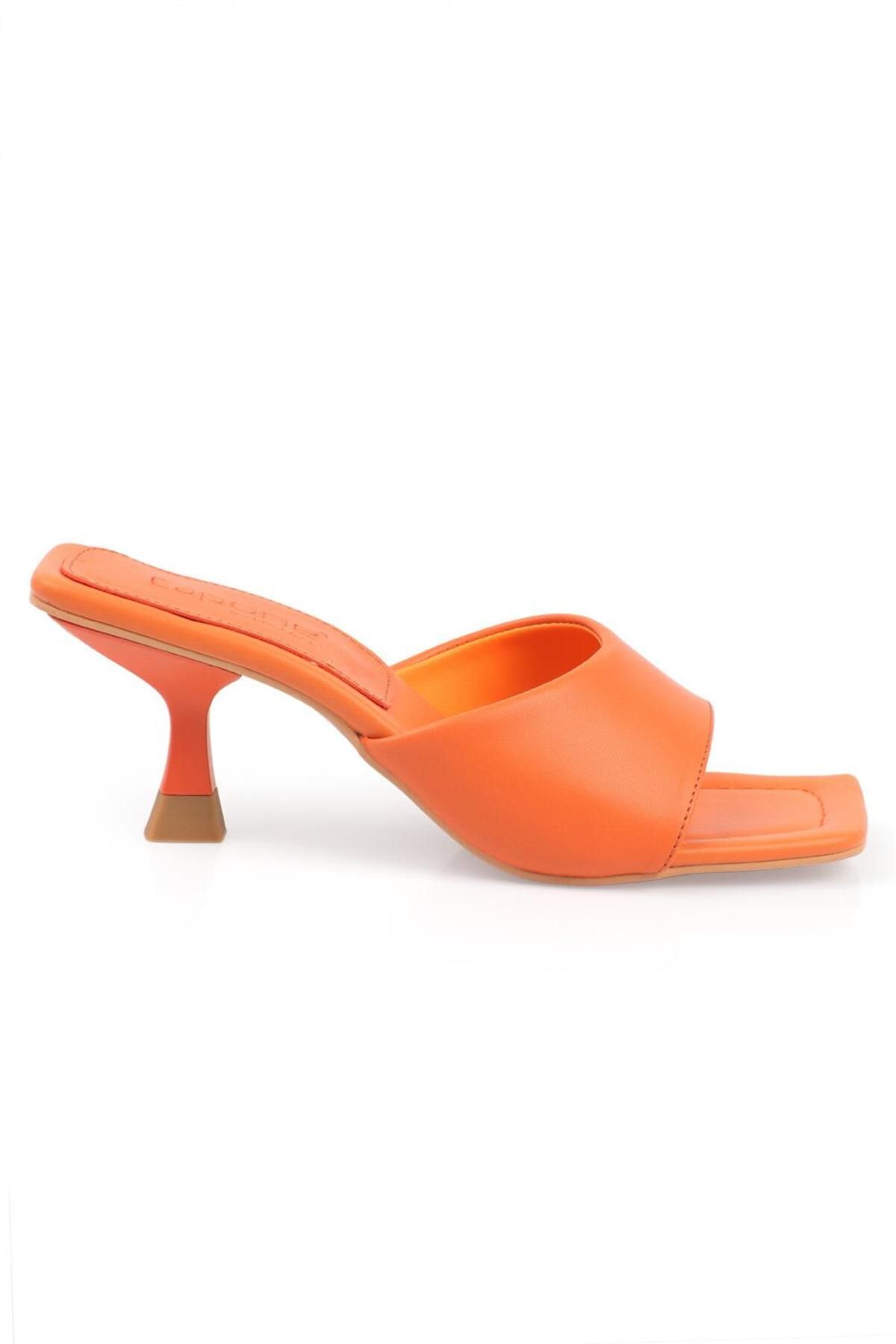 Capone Outfitters-Oranžové dámské pantofle Capone Blunt Toe s jedním páskem přesýpacích hodin na podpatku 5