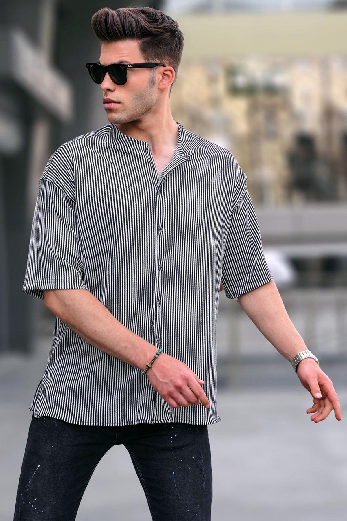 پیراهن مدل دکمه ای یقه پیراهنی طرح راه راه قواره دار آستین کوتاه مردانه مدمکست Madmext (برند ترکیه)