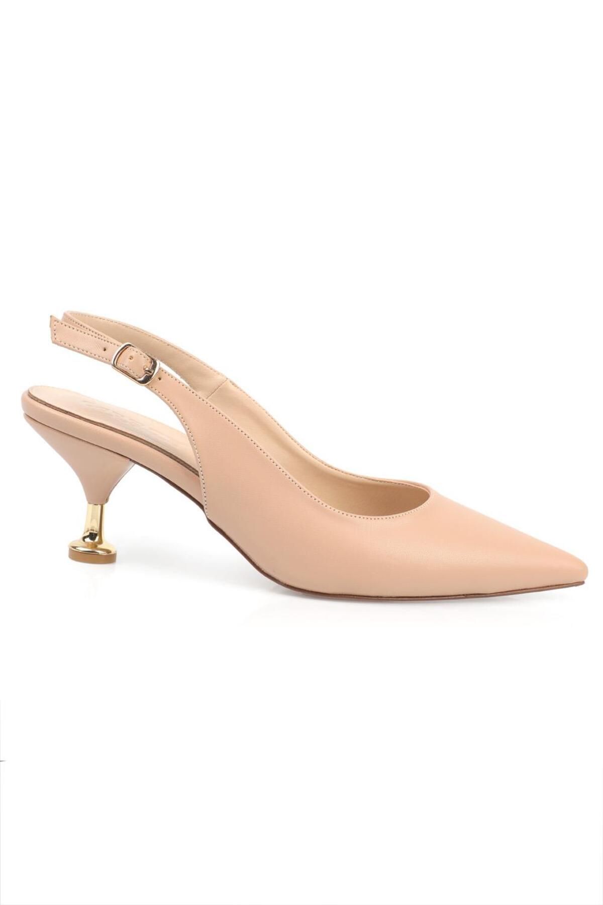Capone Outfitters-Capone Slingback-Damenschuhe mit spitzer Zehenpartie und Metallabsatz 7