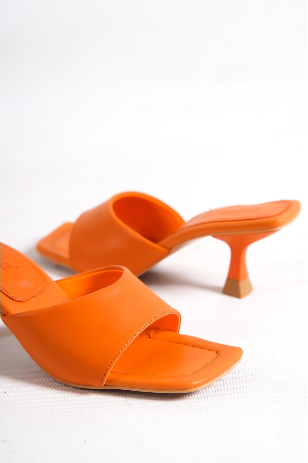 Capone Outfitters-Oranžové dámské pantofle Capone Blunt Toe s jedním páskem přesýpacích hodin na podpatku 4